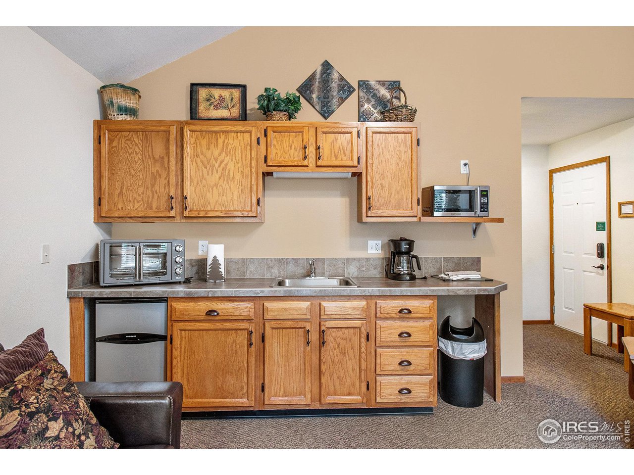 1051 Fall River Ct #4