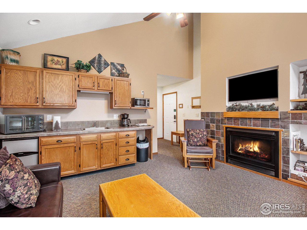 1051 Fall River Ct #4