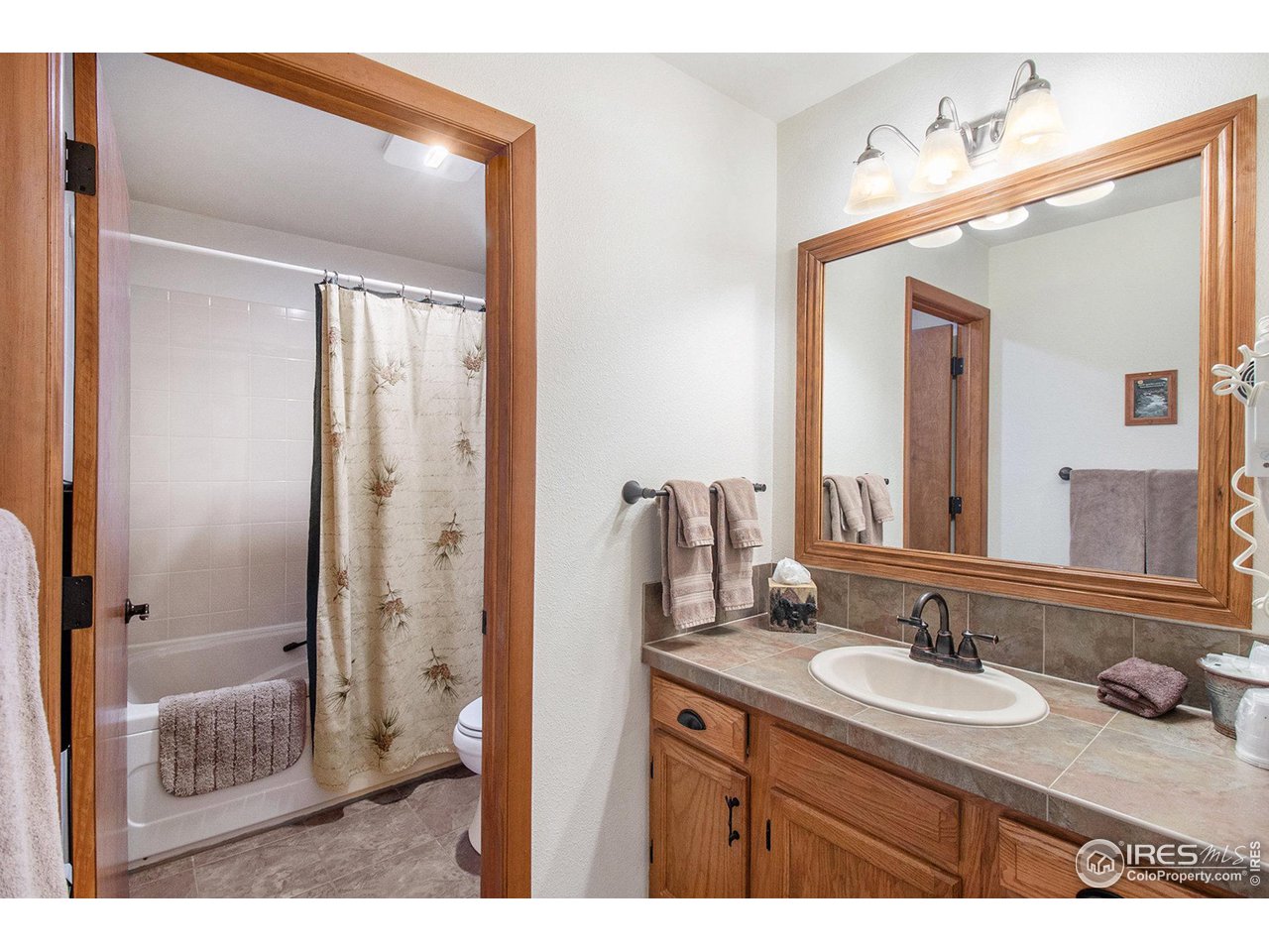 1051 Fall River Ct #4