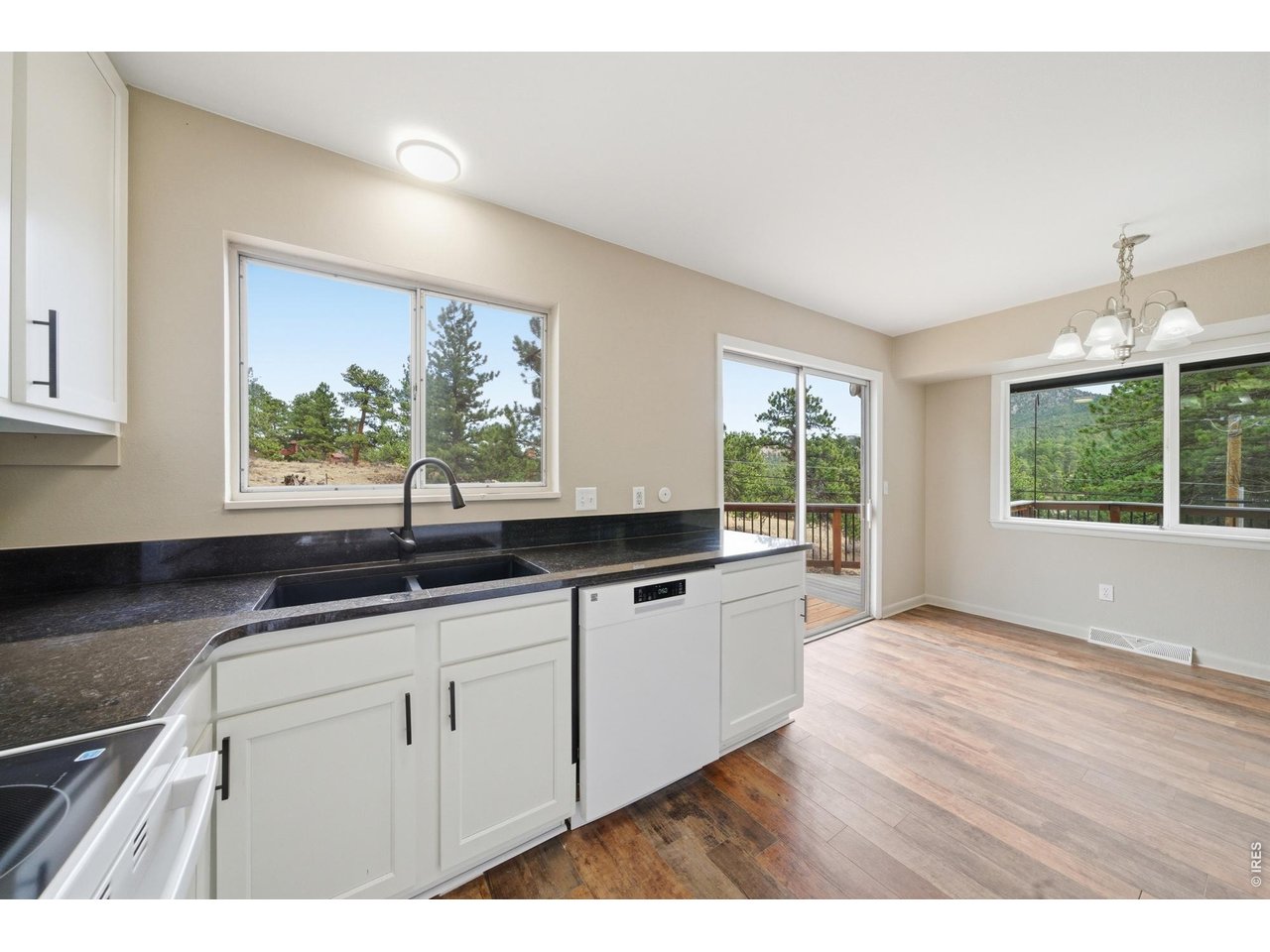 1331 Willow Ln