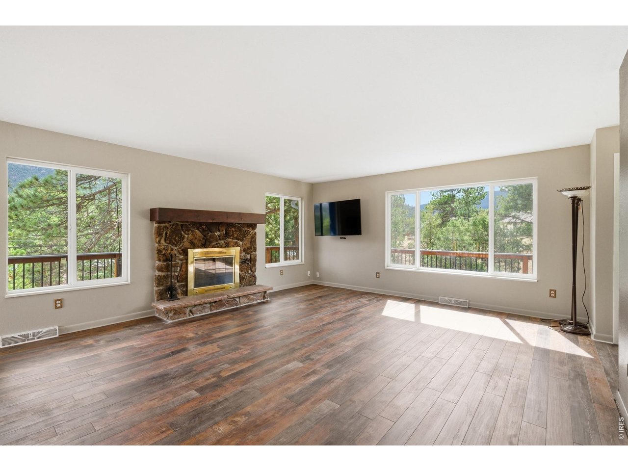 1331 Willow Ln