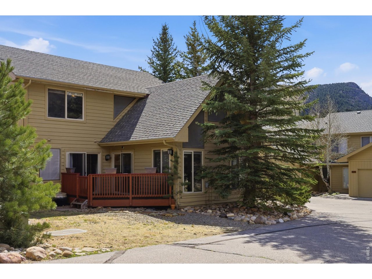 300 Far View Dr 12