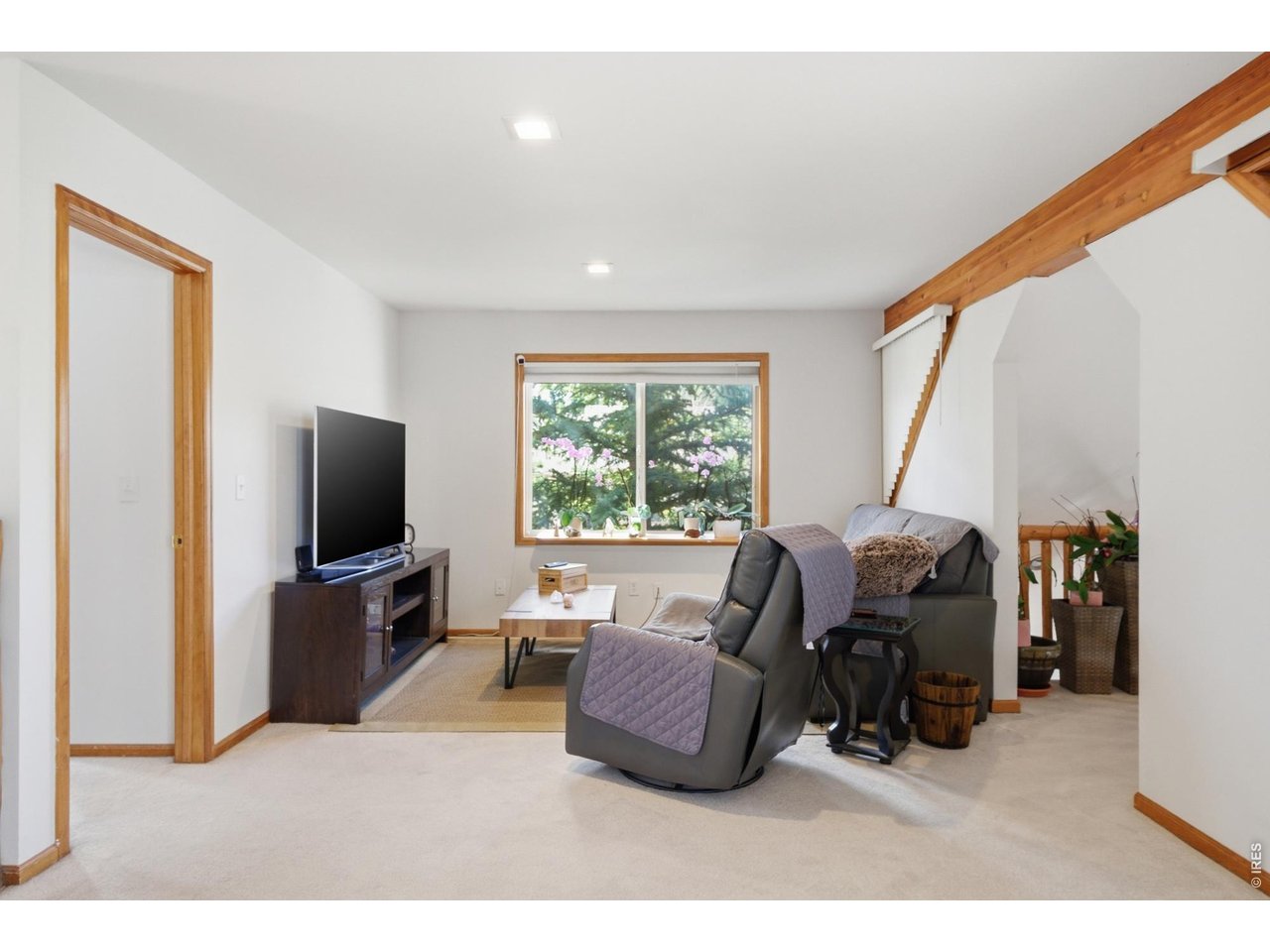 300 Far View Dr 12