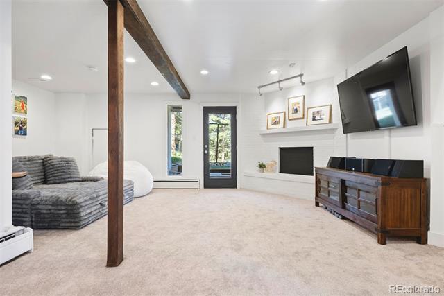 2976 Hiwan Drive