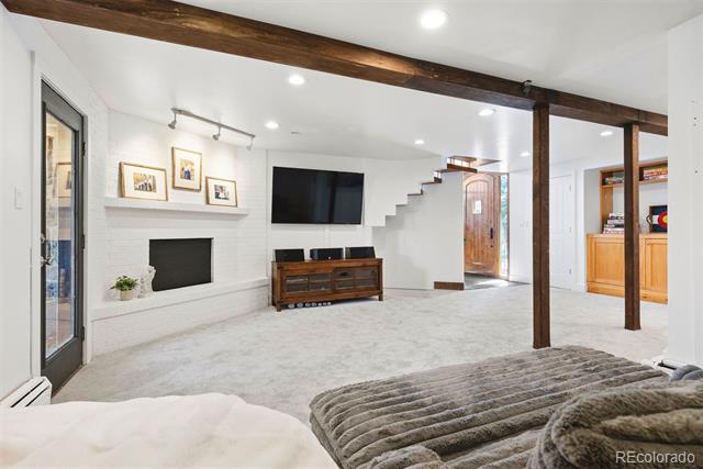 2976 Hiwan Drive