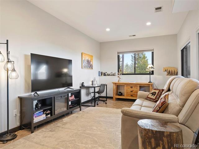 913 Saddle Ridge Drive