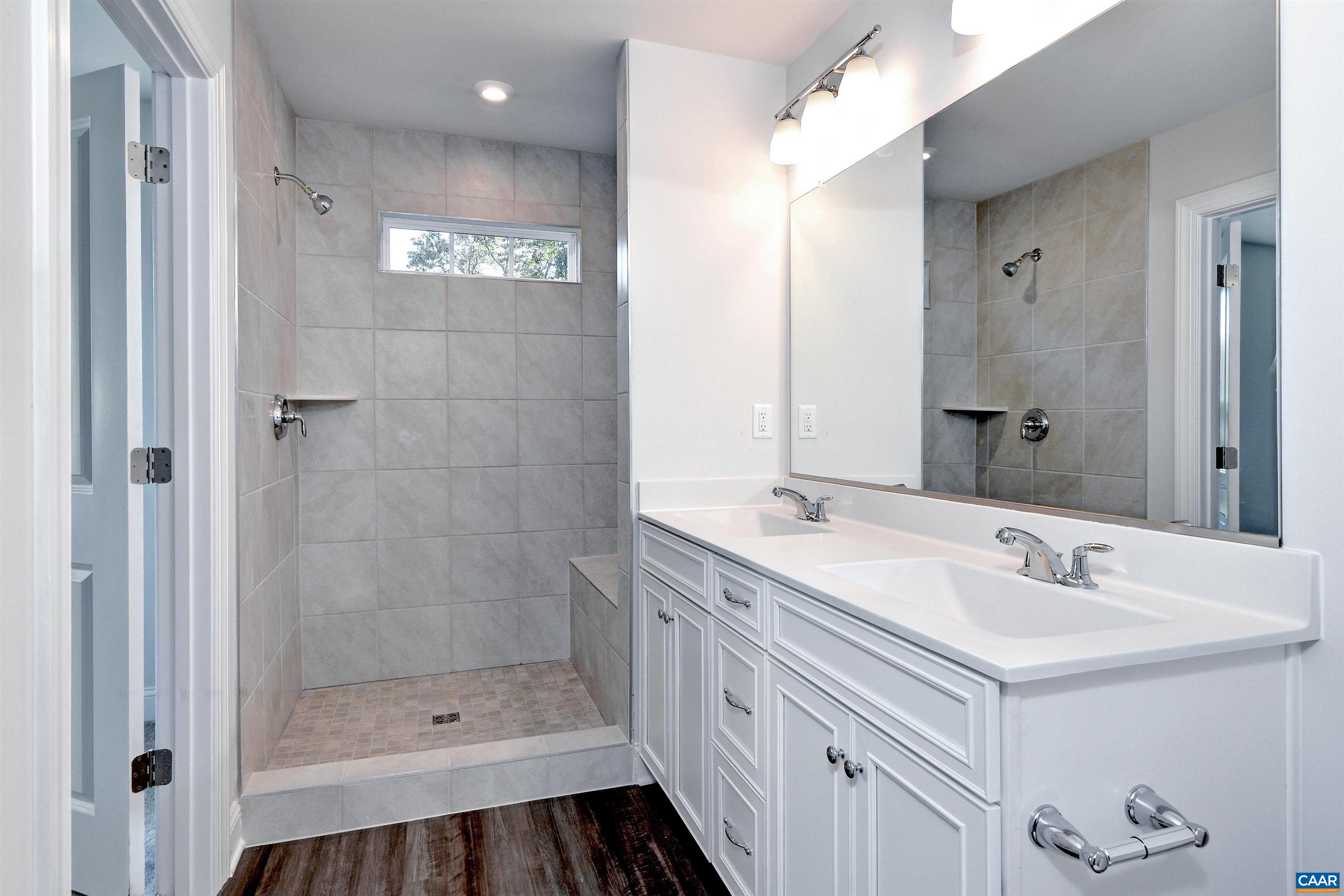 1242 LACONIA LN