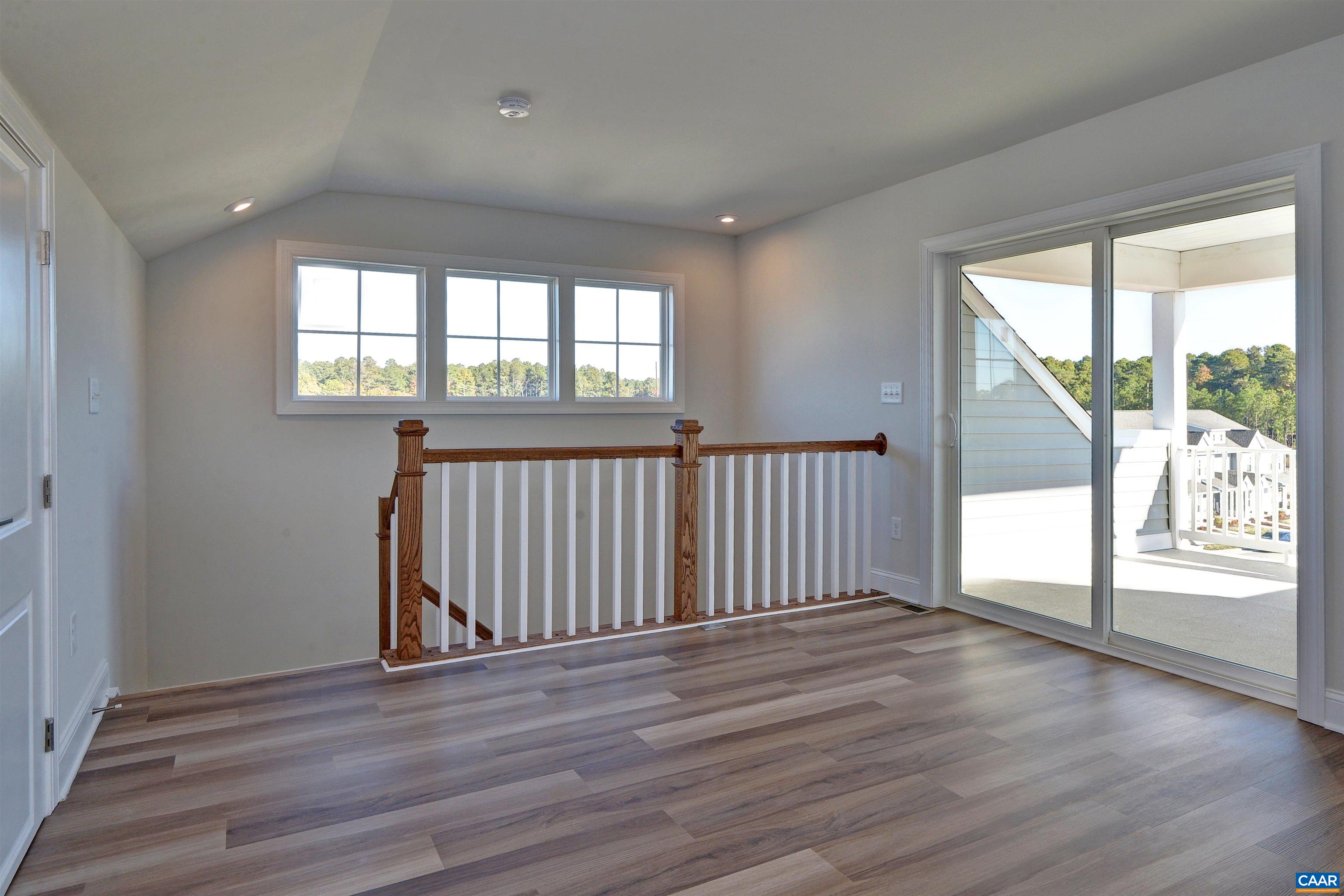 1242 LACONIA LN