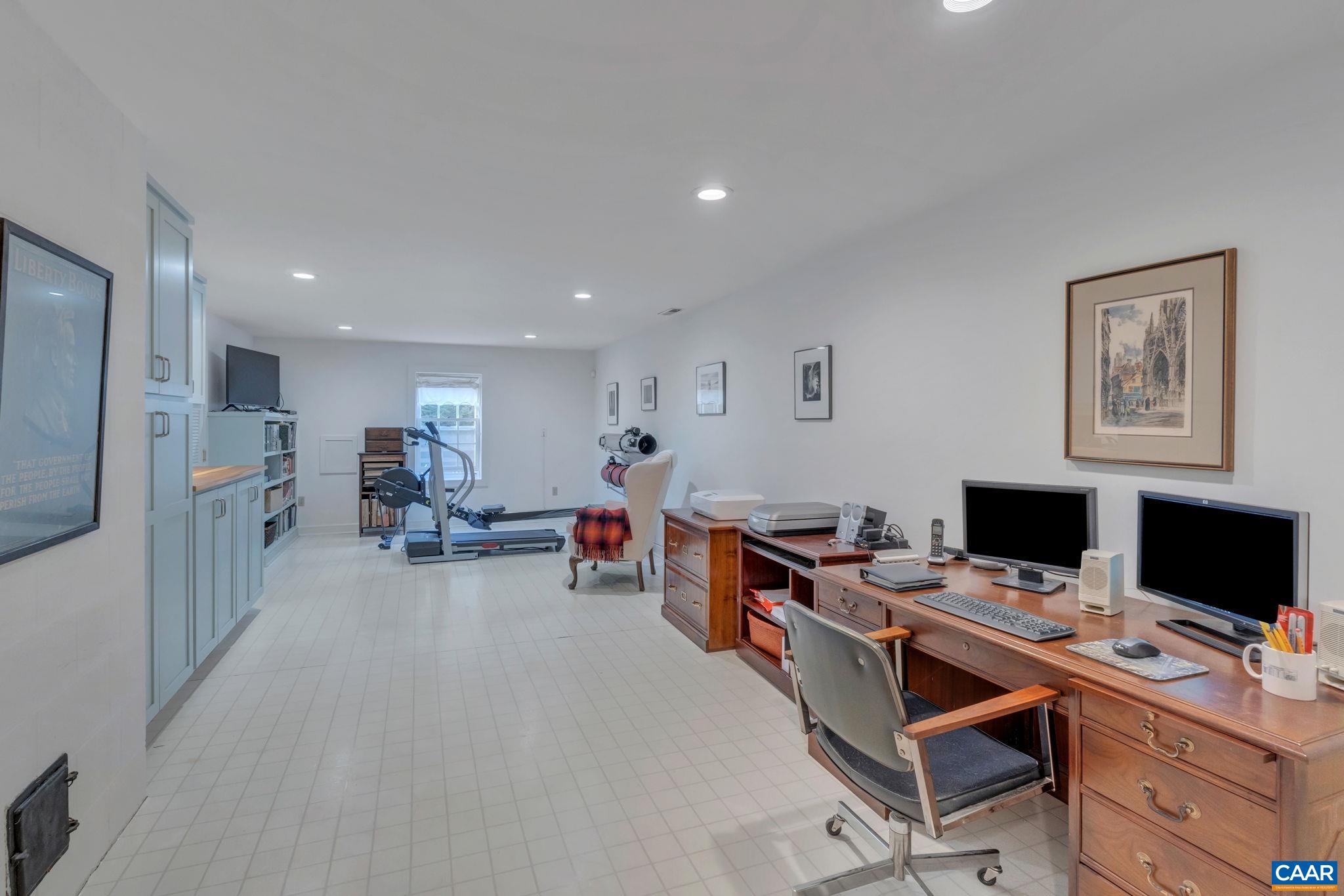 1048 TILMAN RD