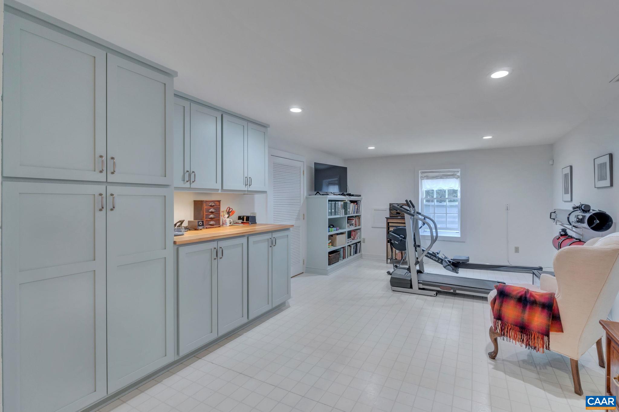 1048 TILMAN RD