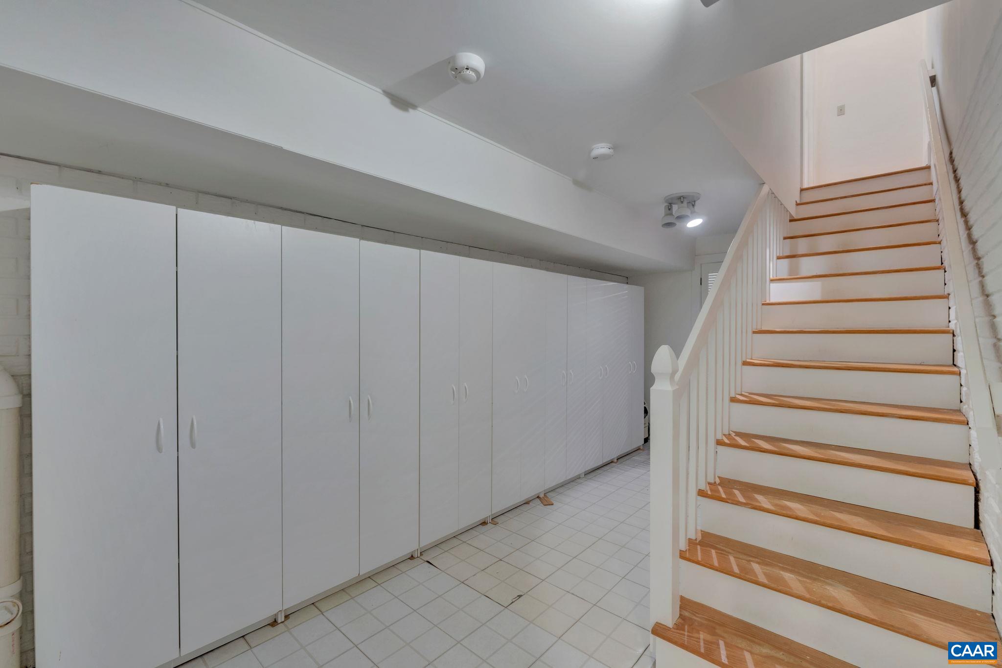 1048 TILMAN RD