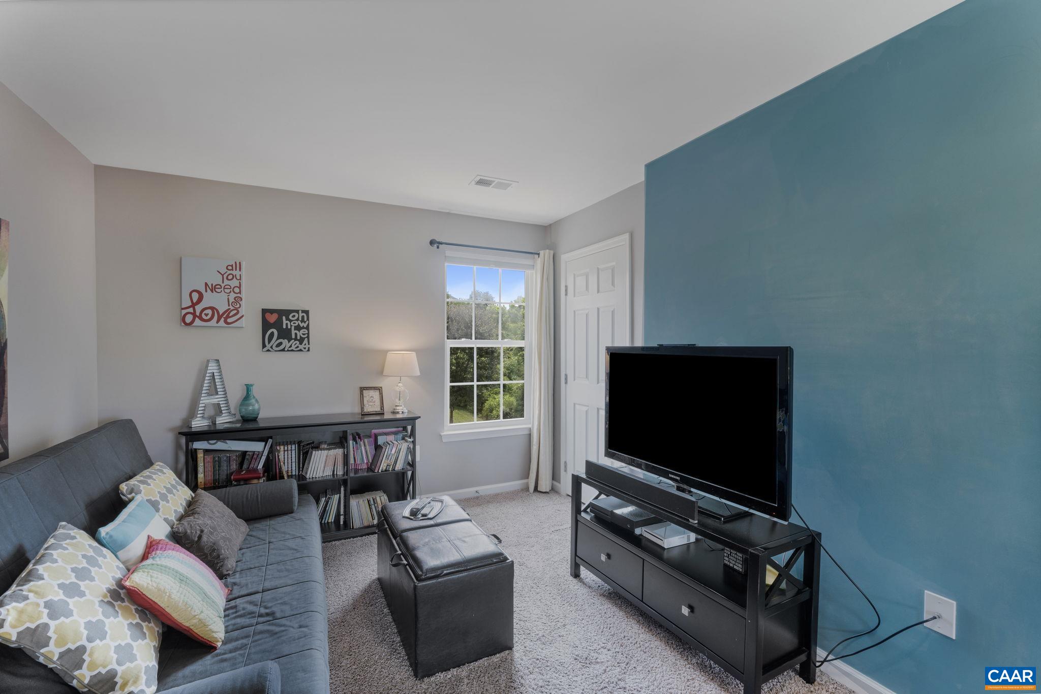 263 HOLLY HILL DR