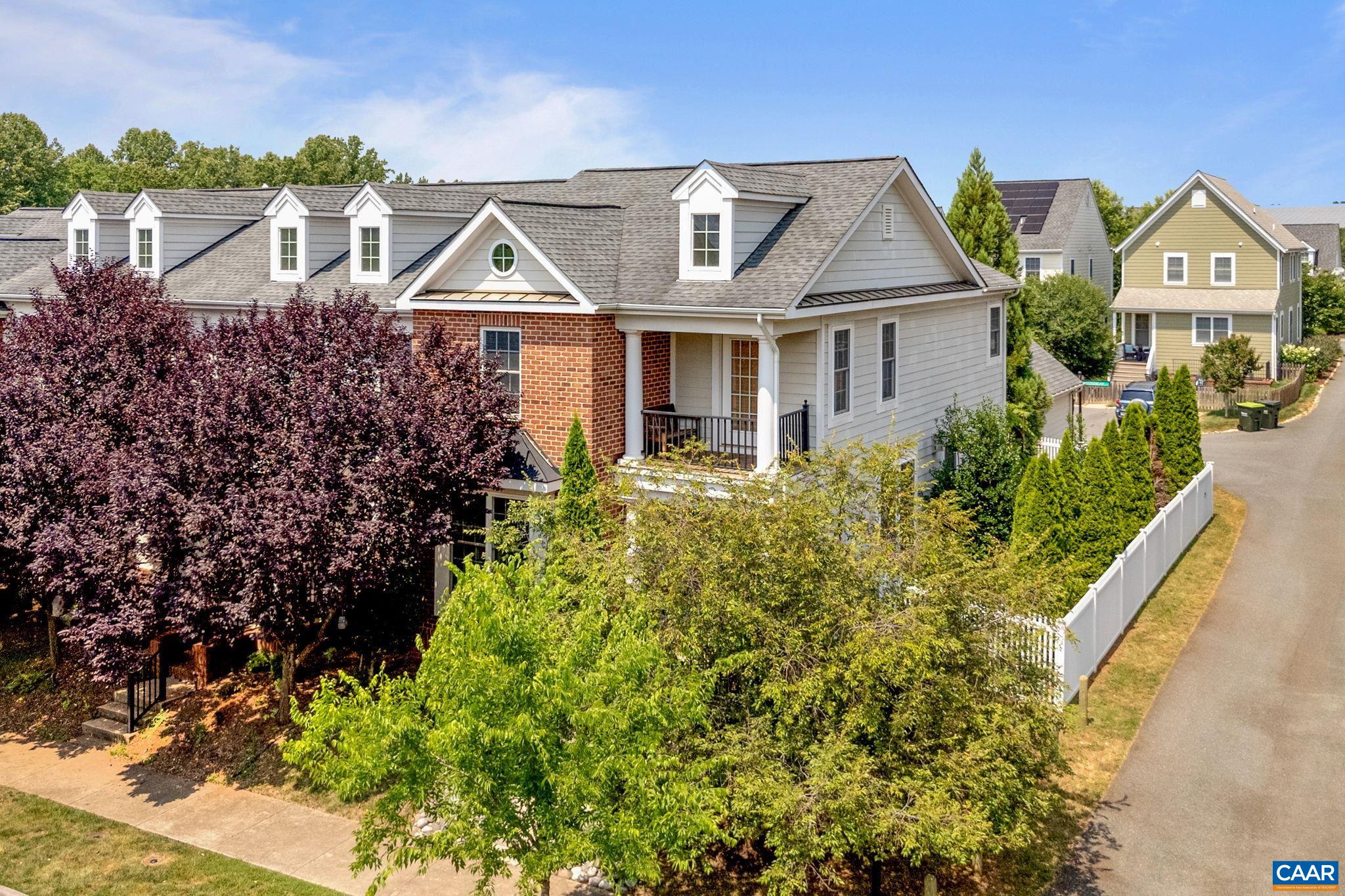 1025 FARROW DR