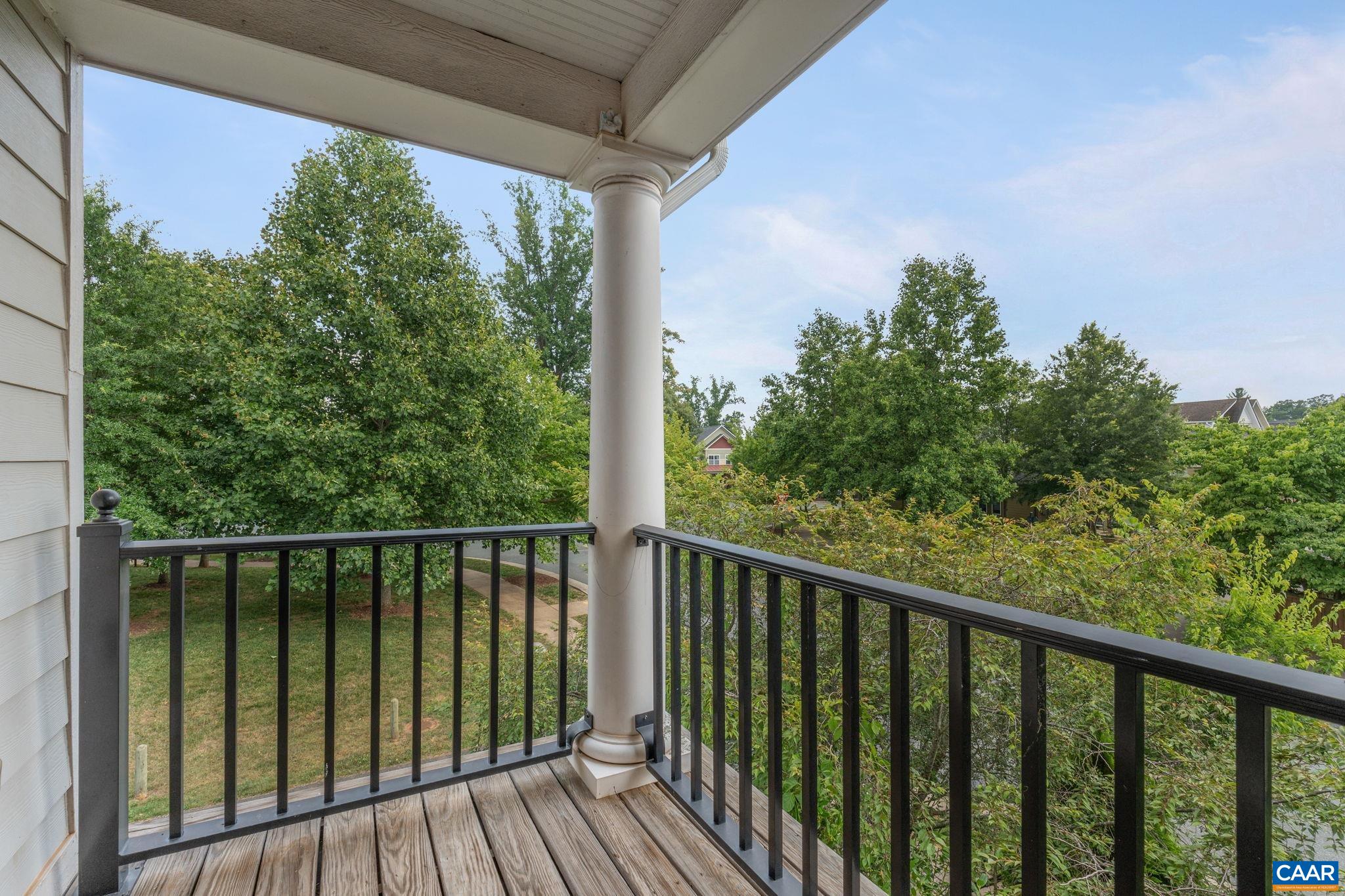 1025 FARROW DR