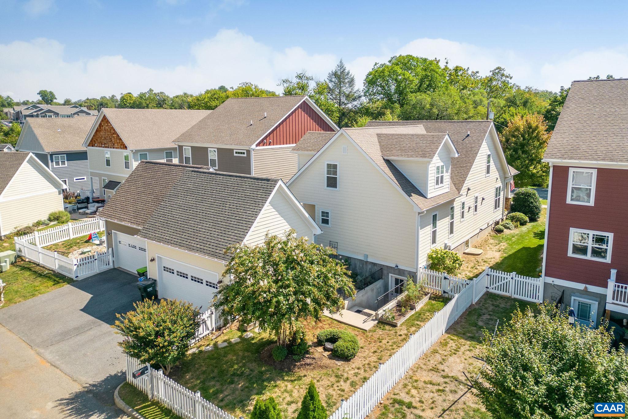 918 HADEN LN