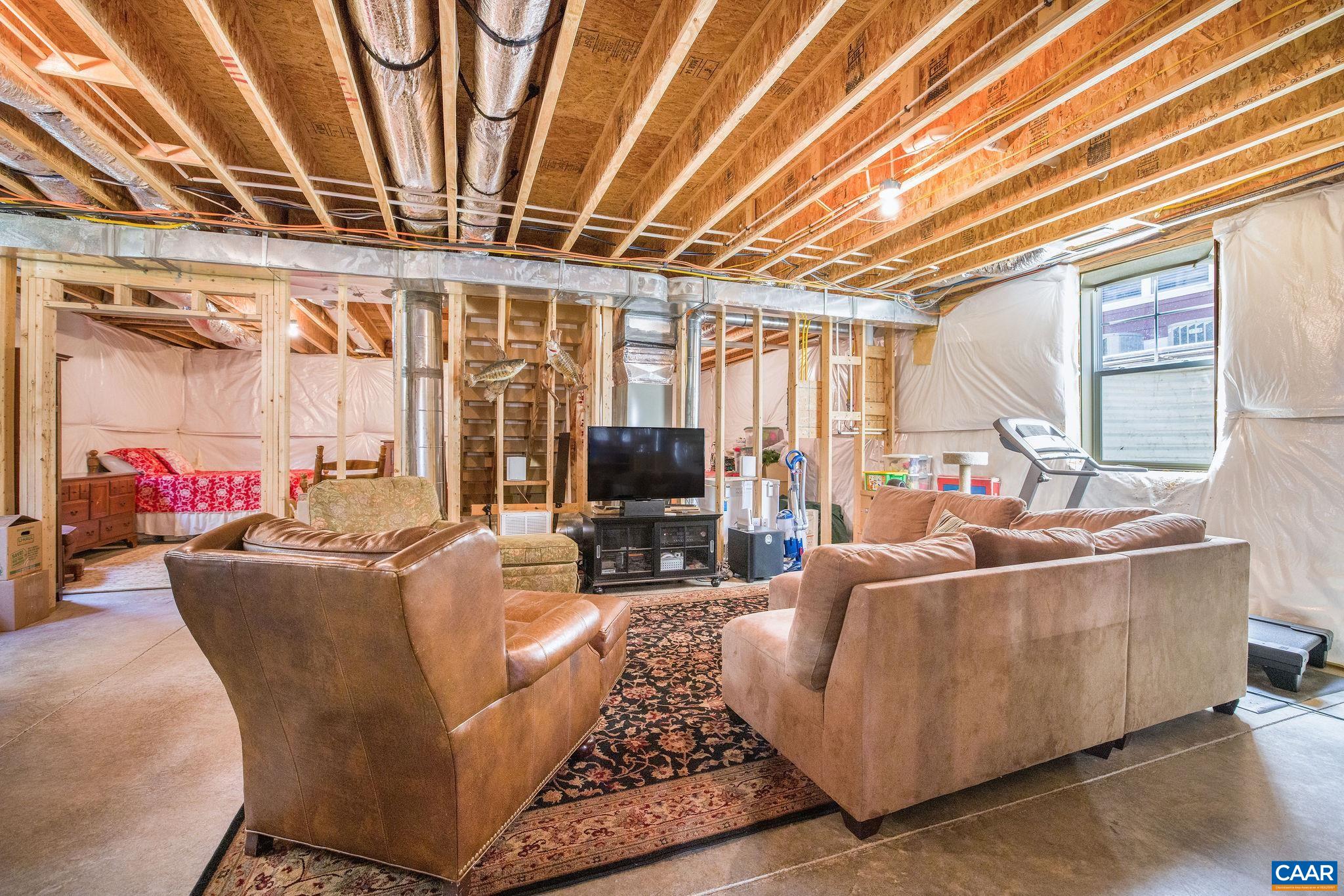918 HADEN LN