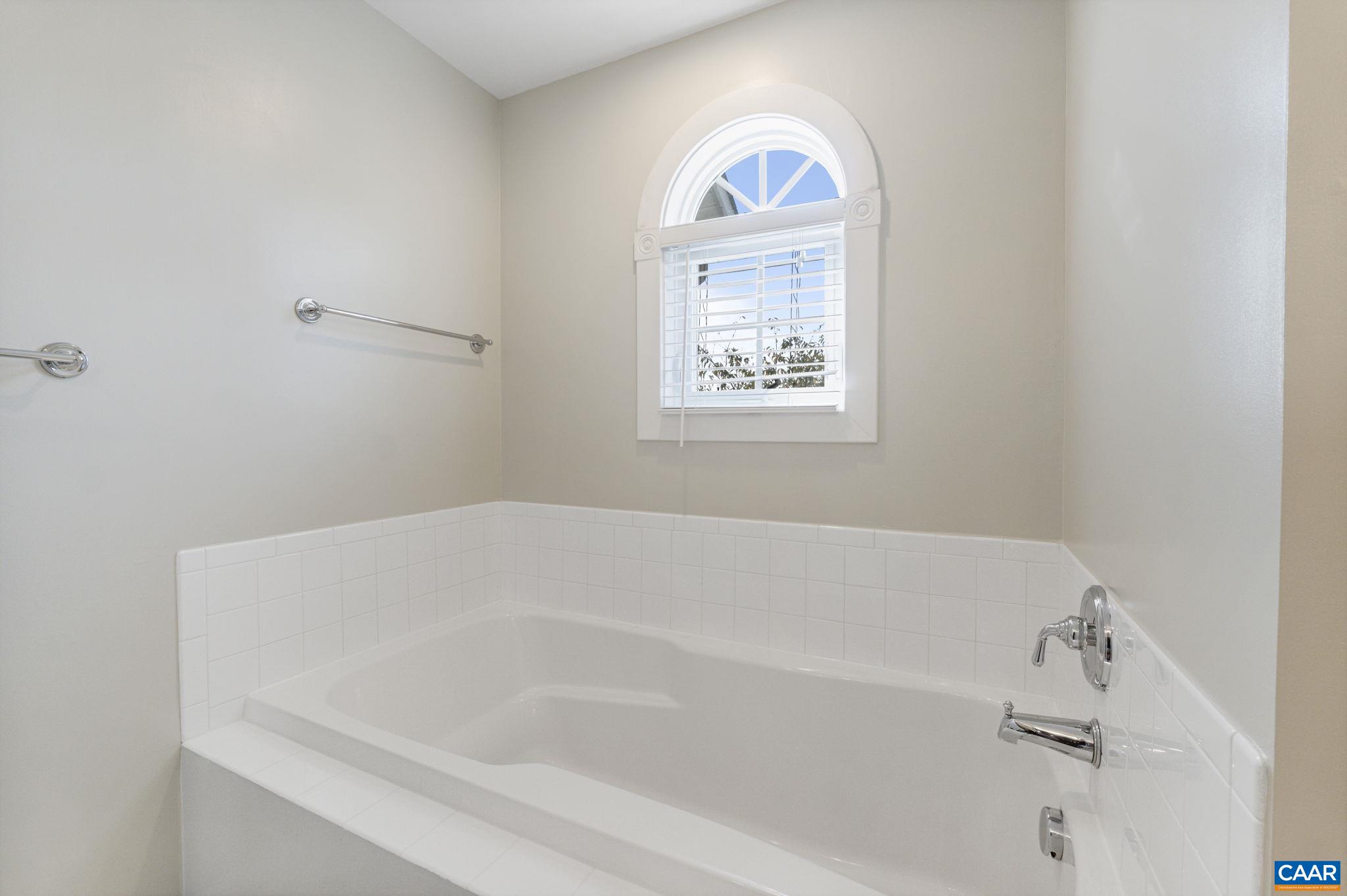 185 BROOKWOOD DR