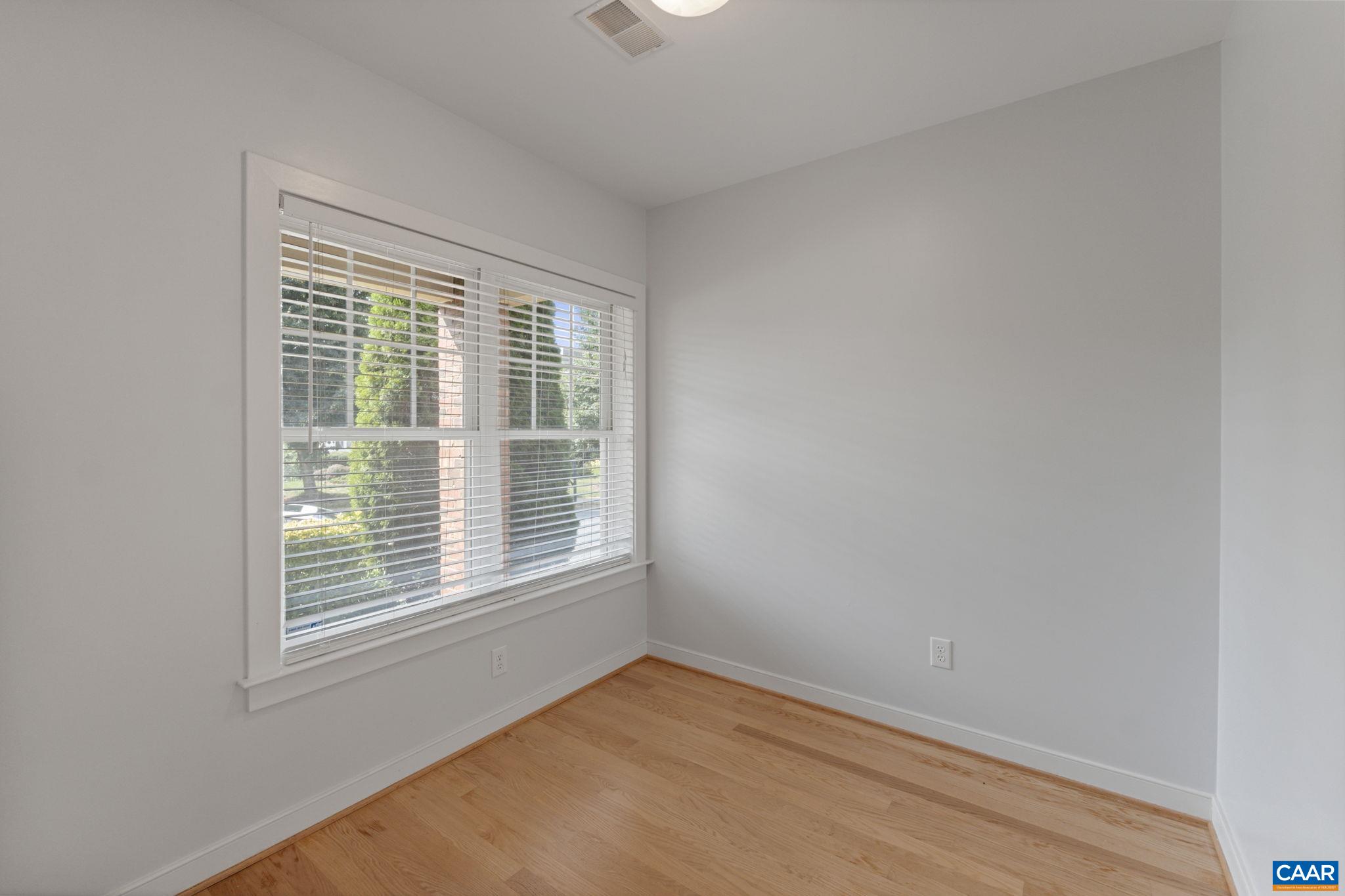 185 BROOKWOOD DR