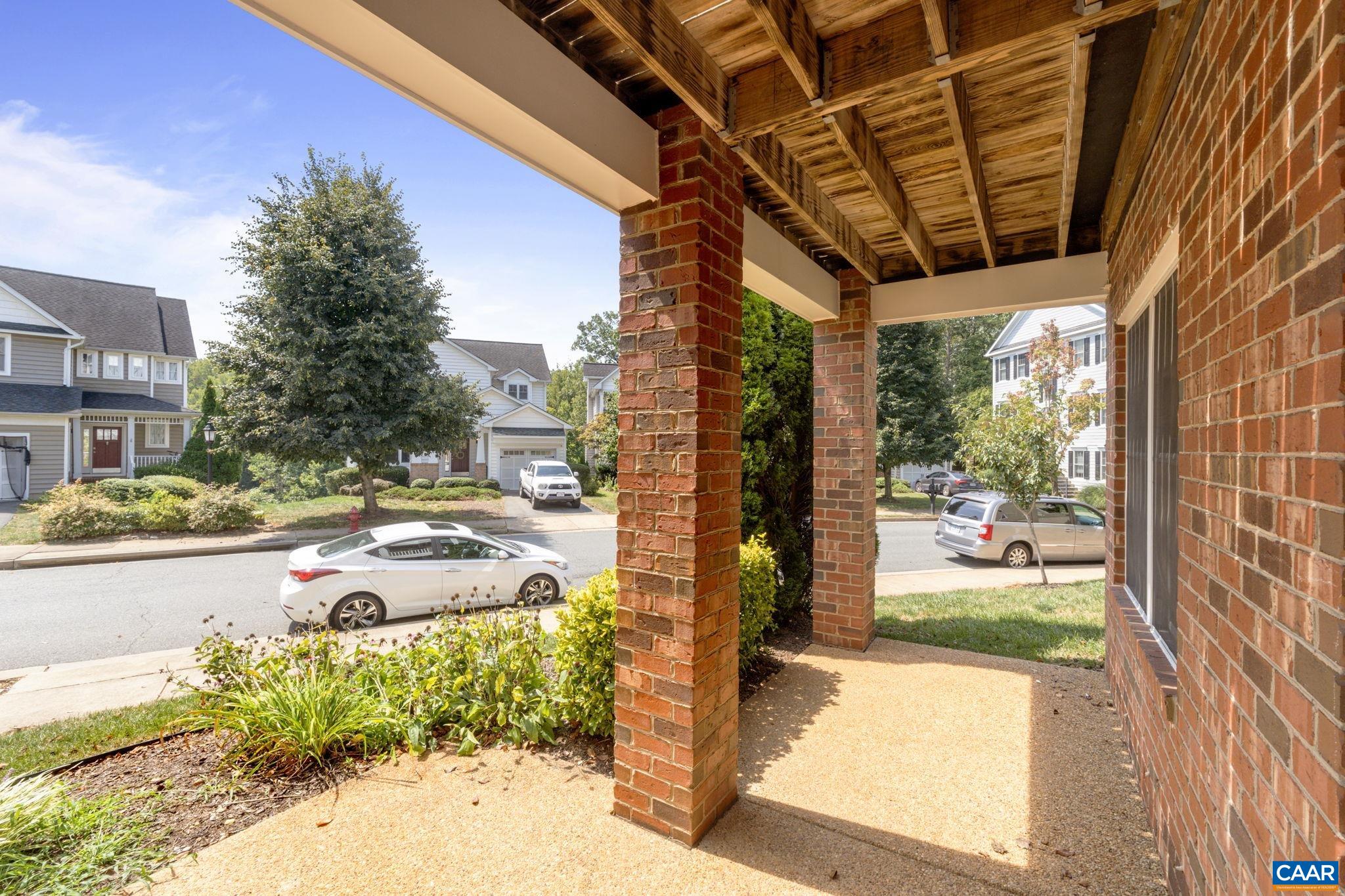 185 BROOKWOOD DR