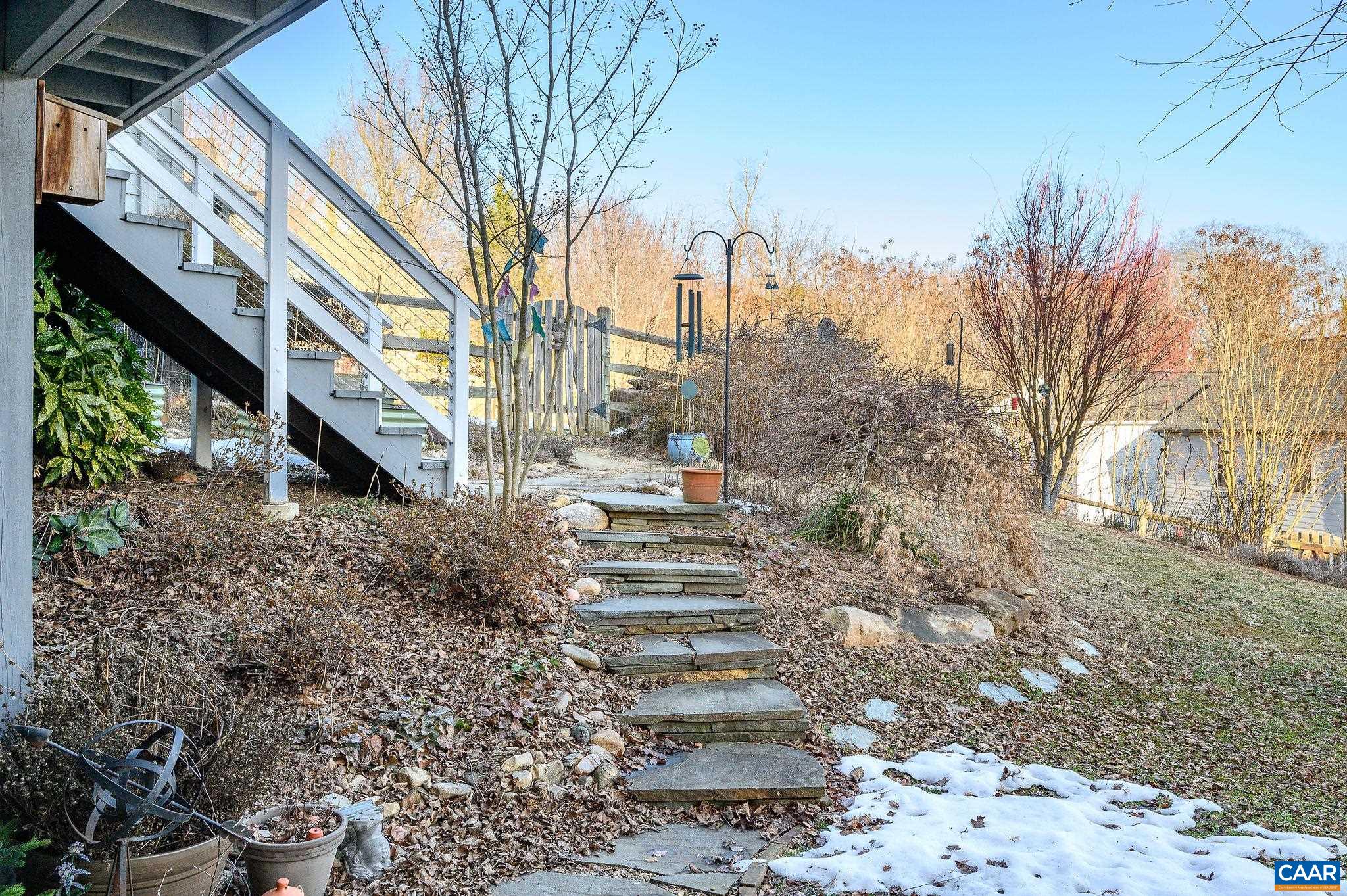 230 HUNTLEY AVE