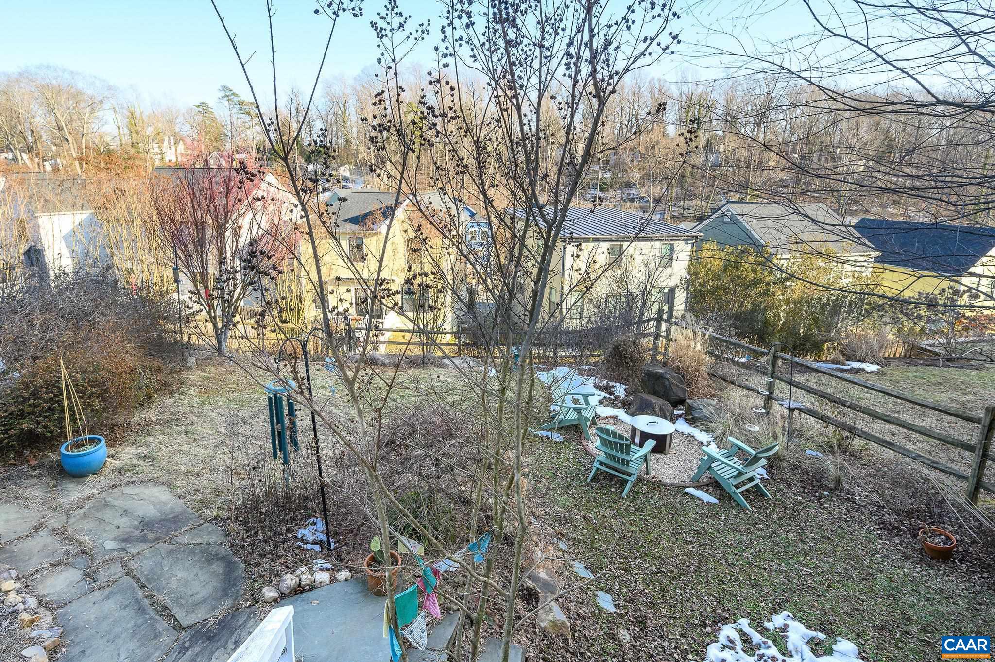 230 HUNTLEY AVE