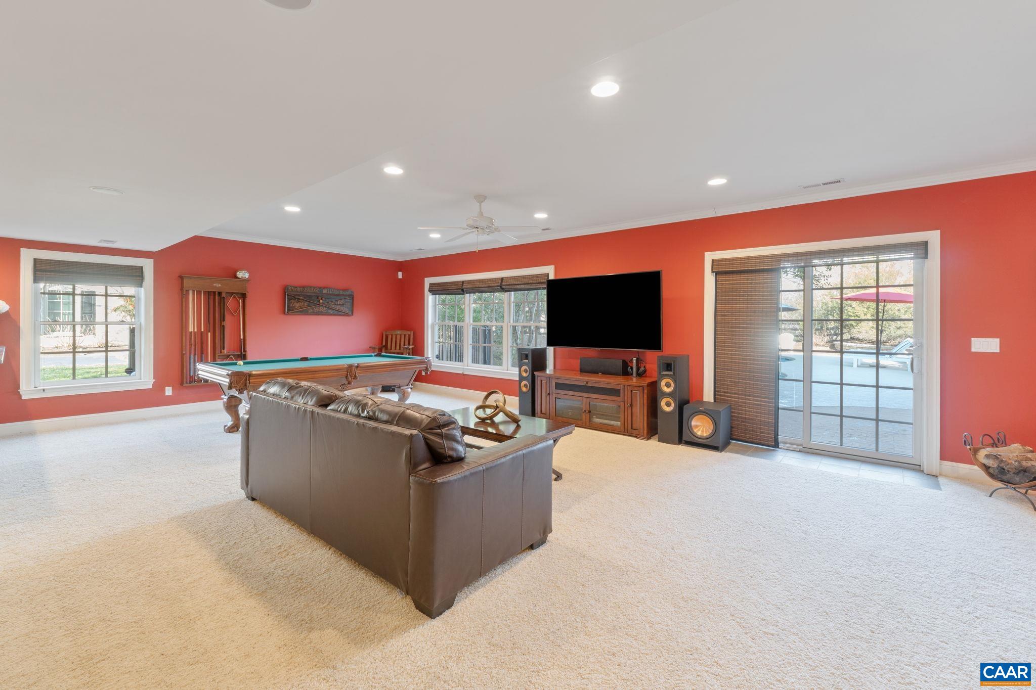 3176 DARBY RD