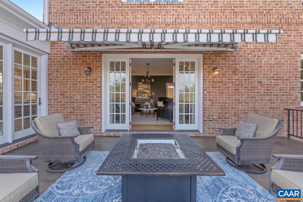 3176 DARBY RD