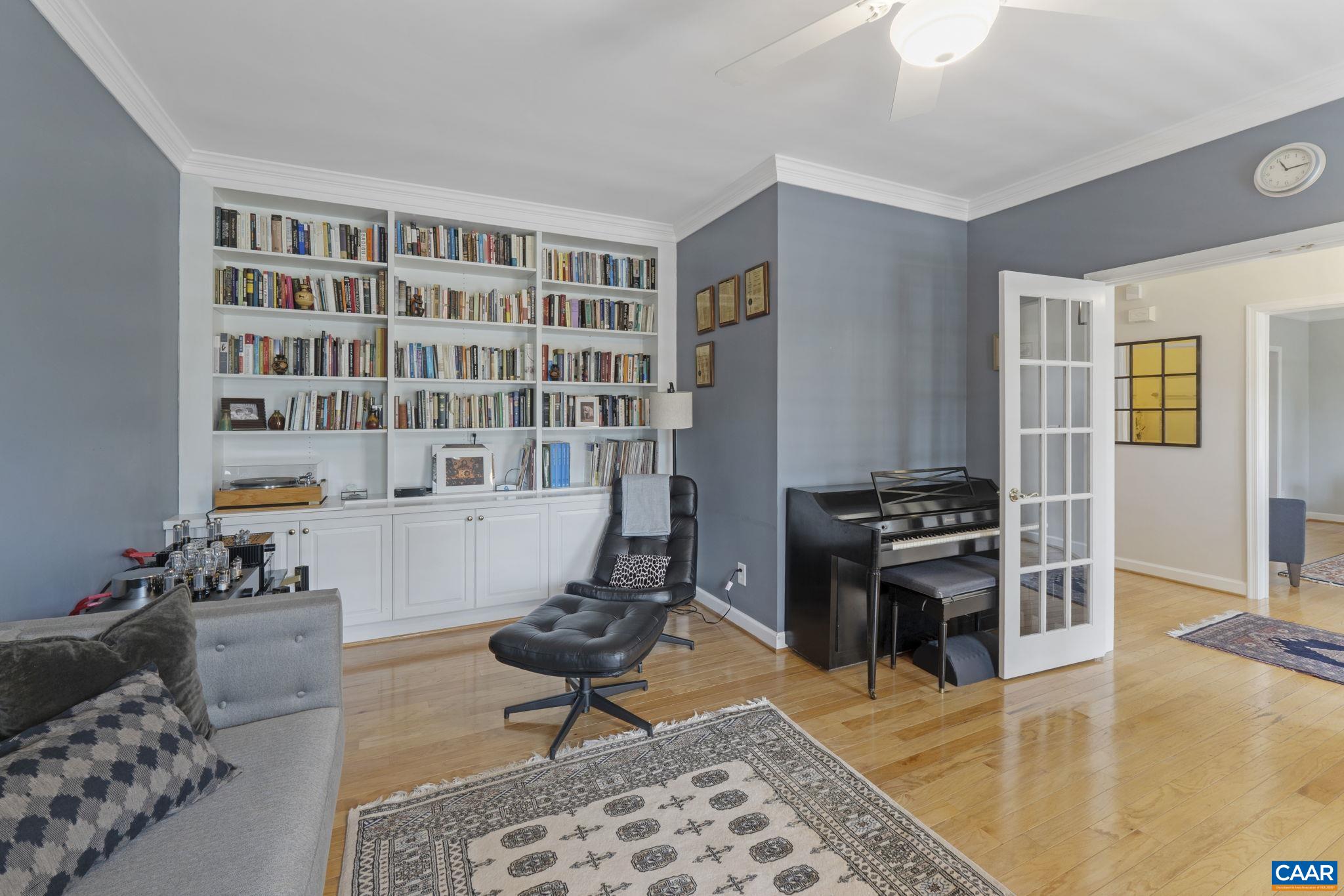 1107 PIKE PL