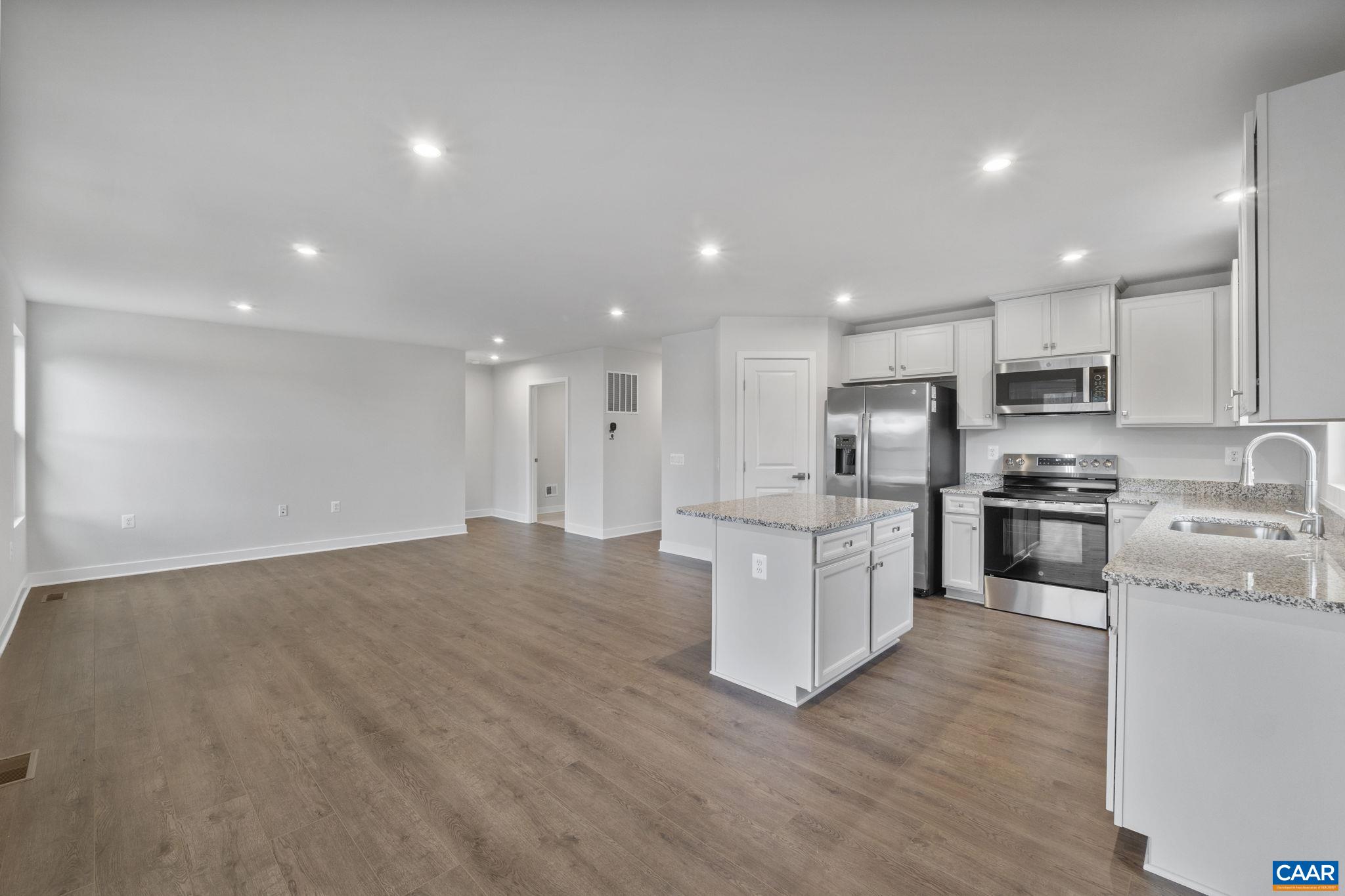 140 GUNNISON DR