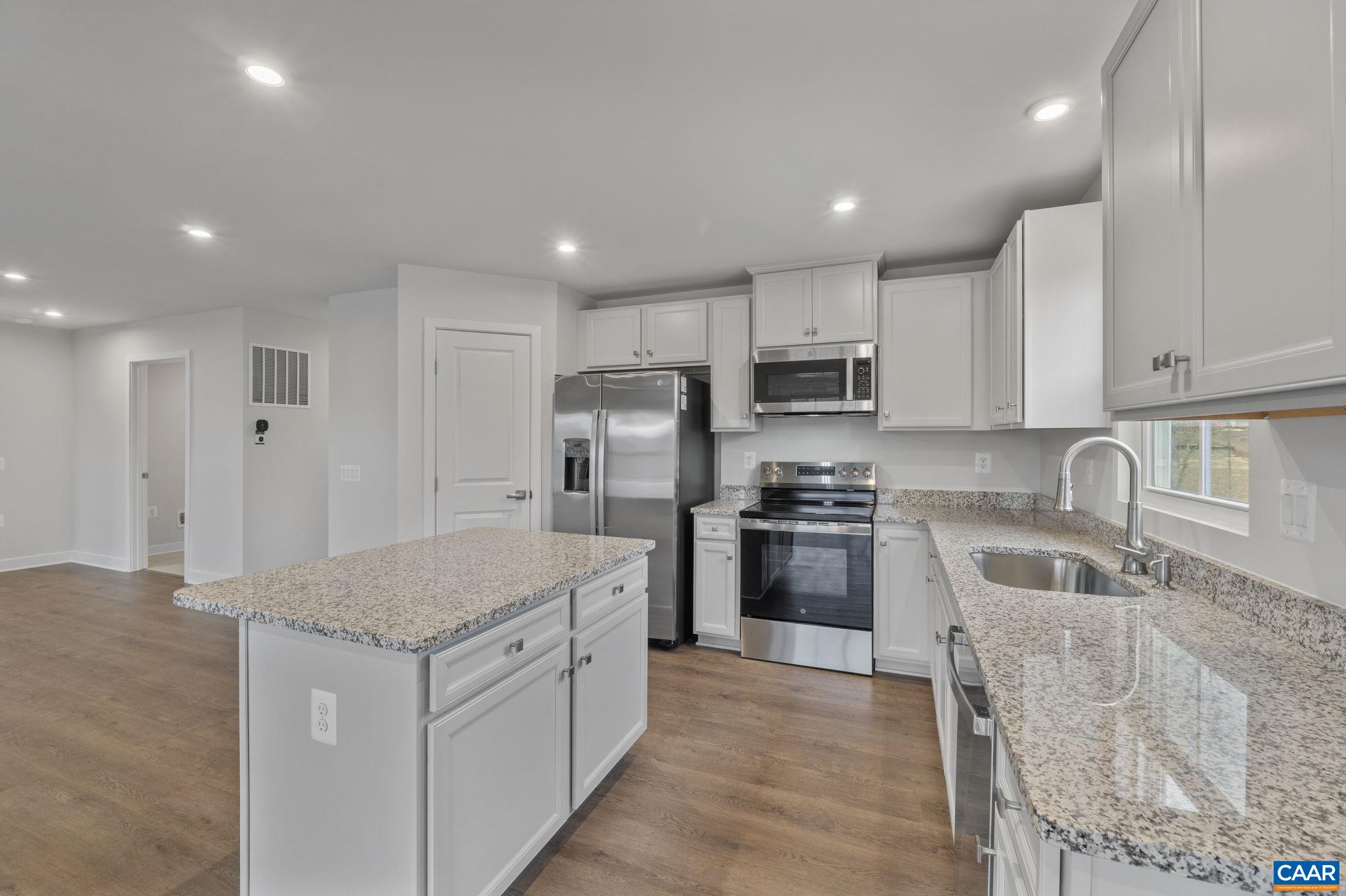140 GUNNISON DR