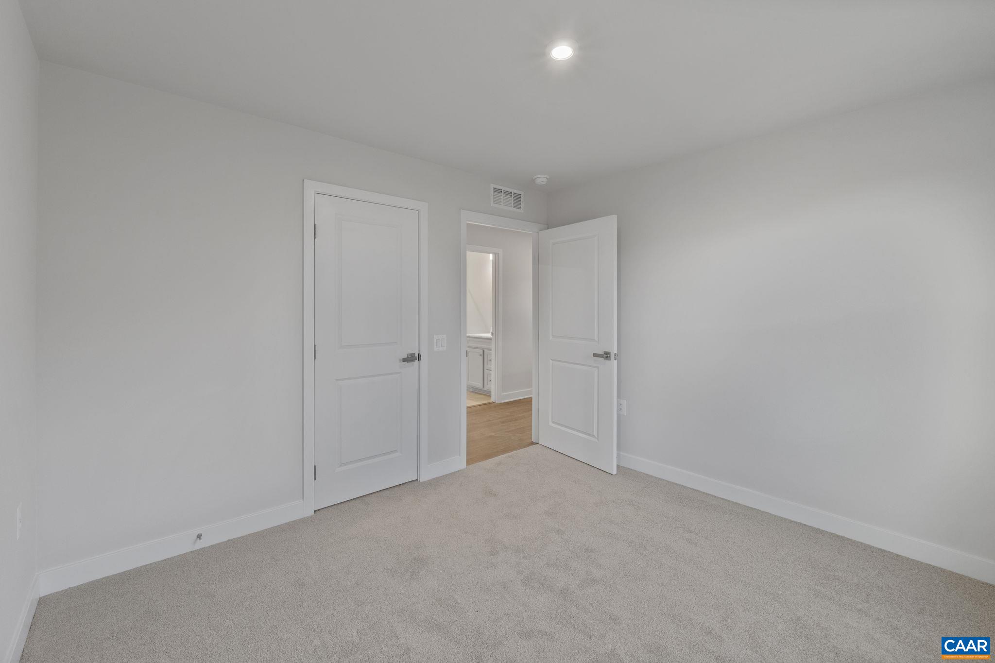 140 GUNNISON DR