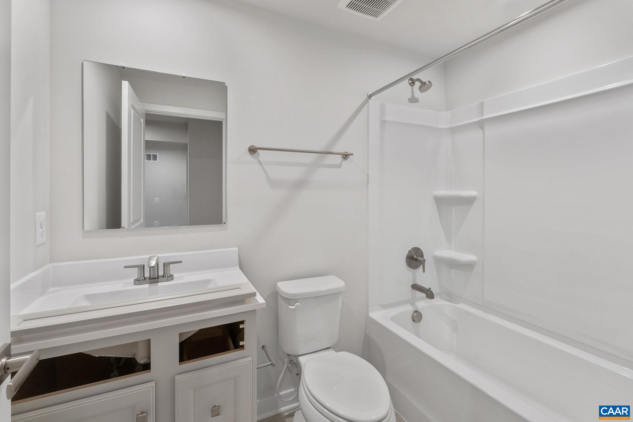 140 GUNNISON DR