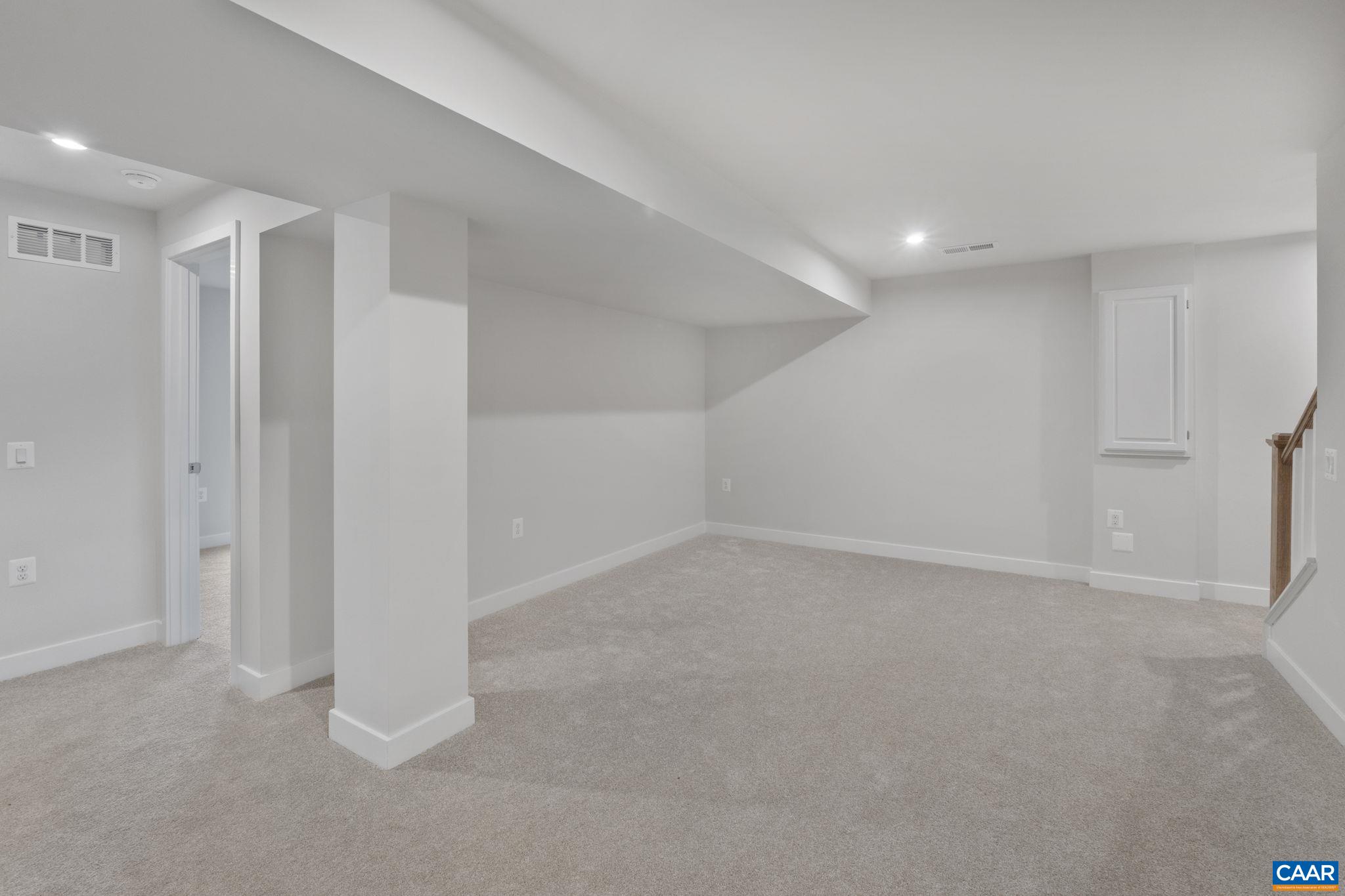 140 GUNNISON DR