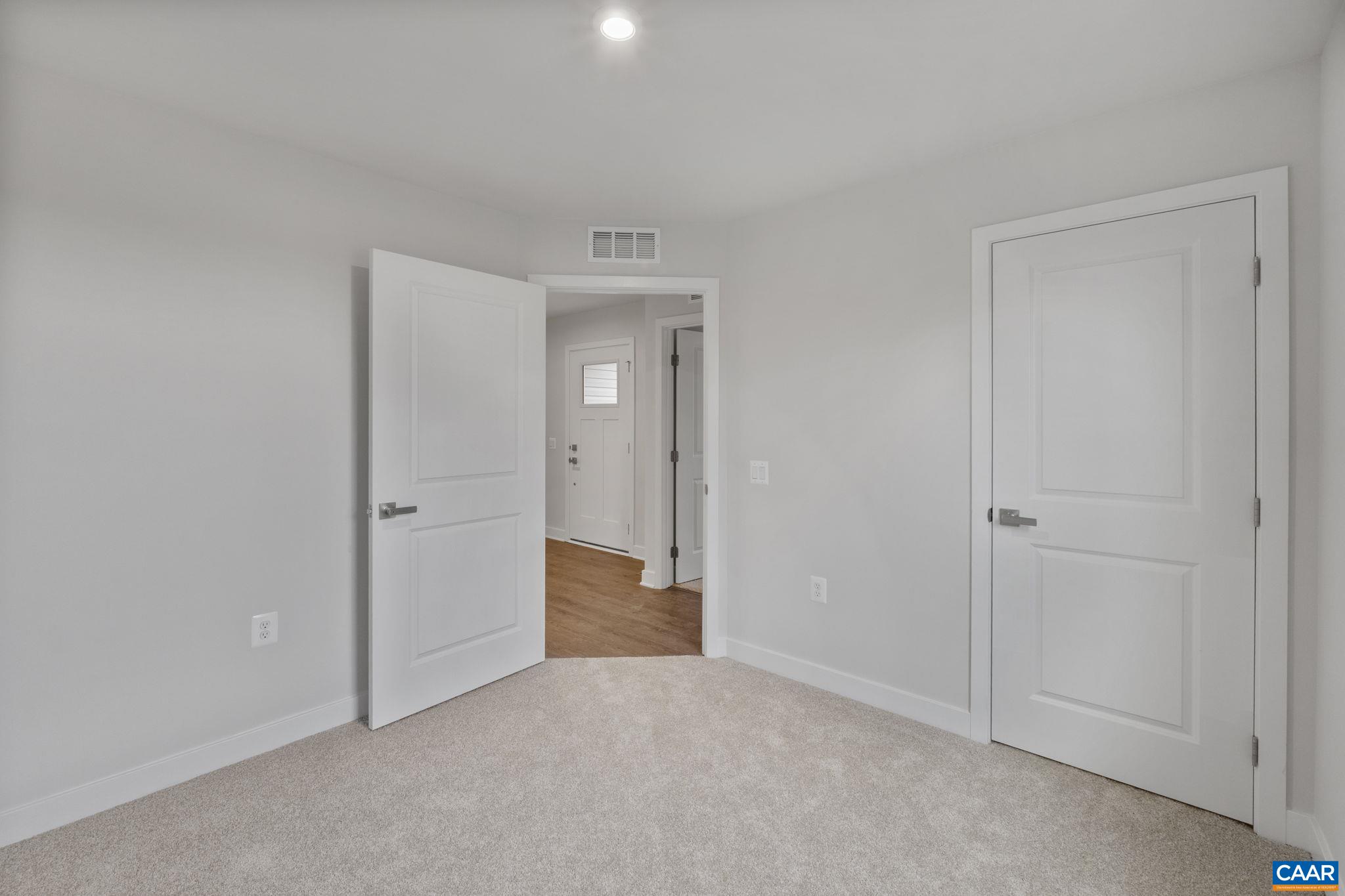 140 GUNNISON DR