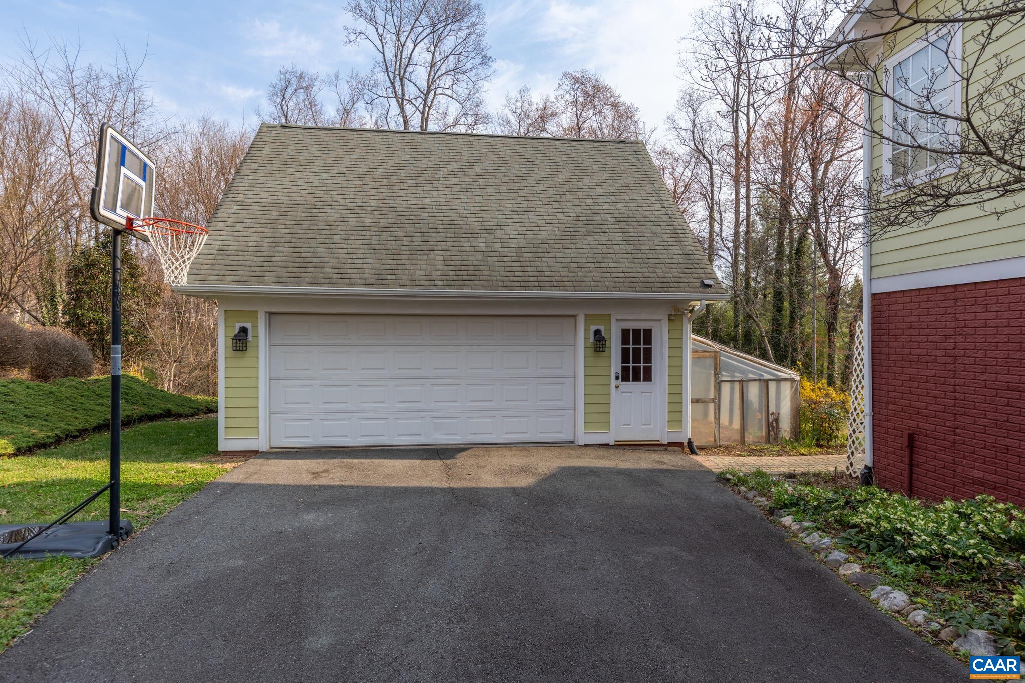 1862 CLAY DR