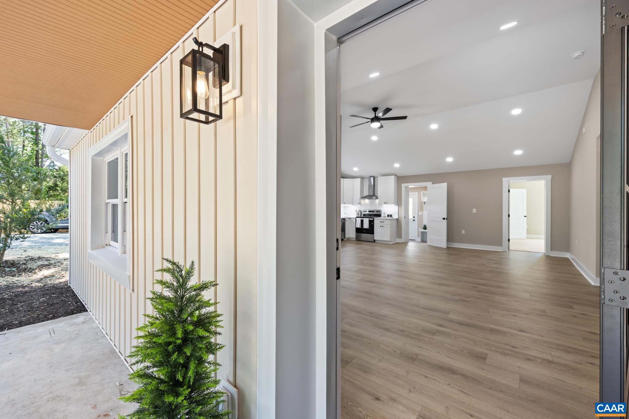 2155 THOMAS JEFFERSON DR