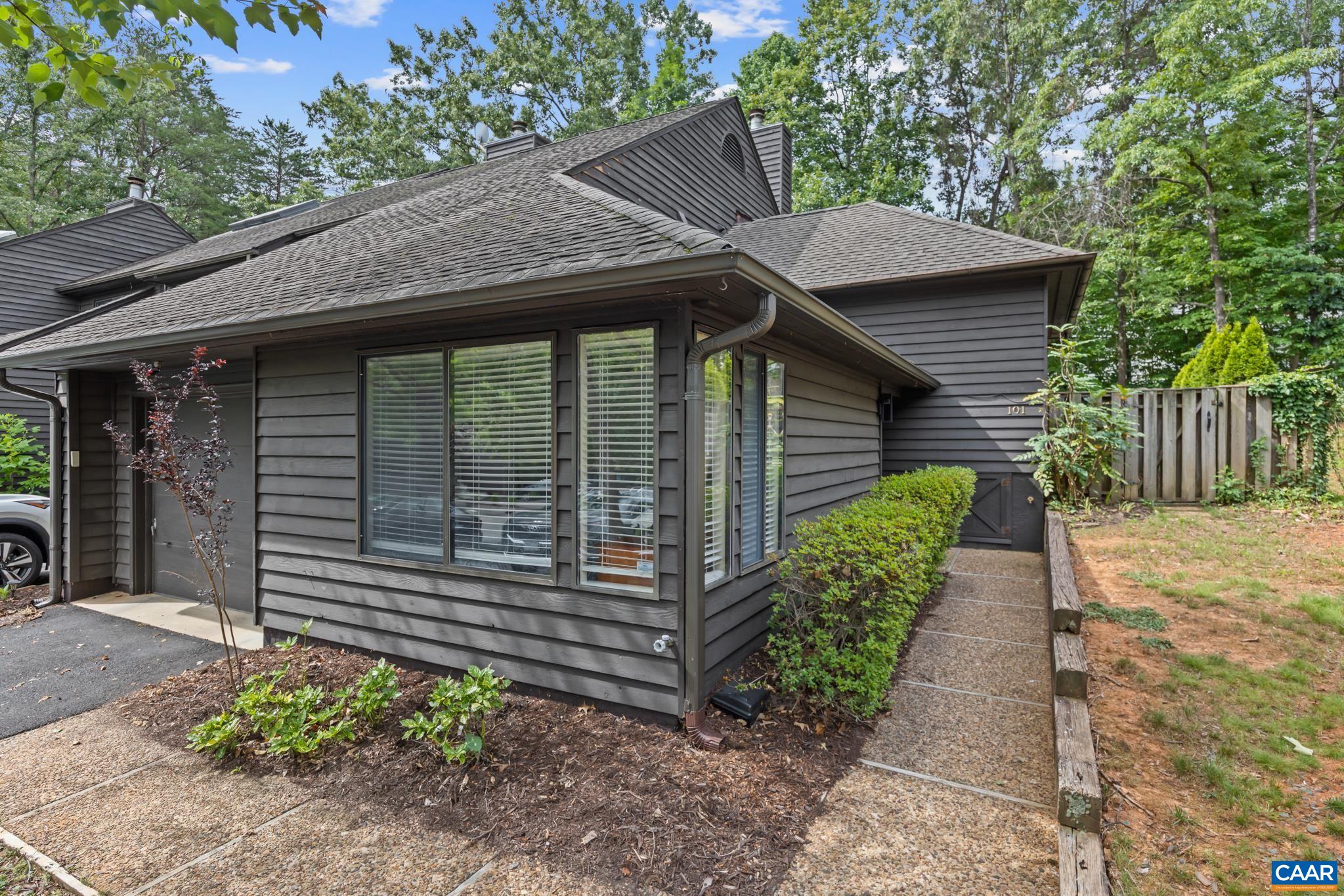 101 BLITHE CT