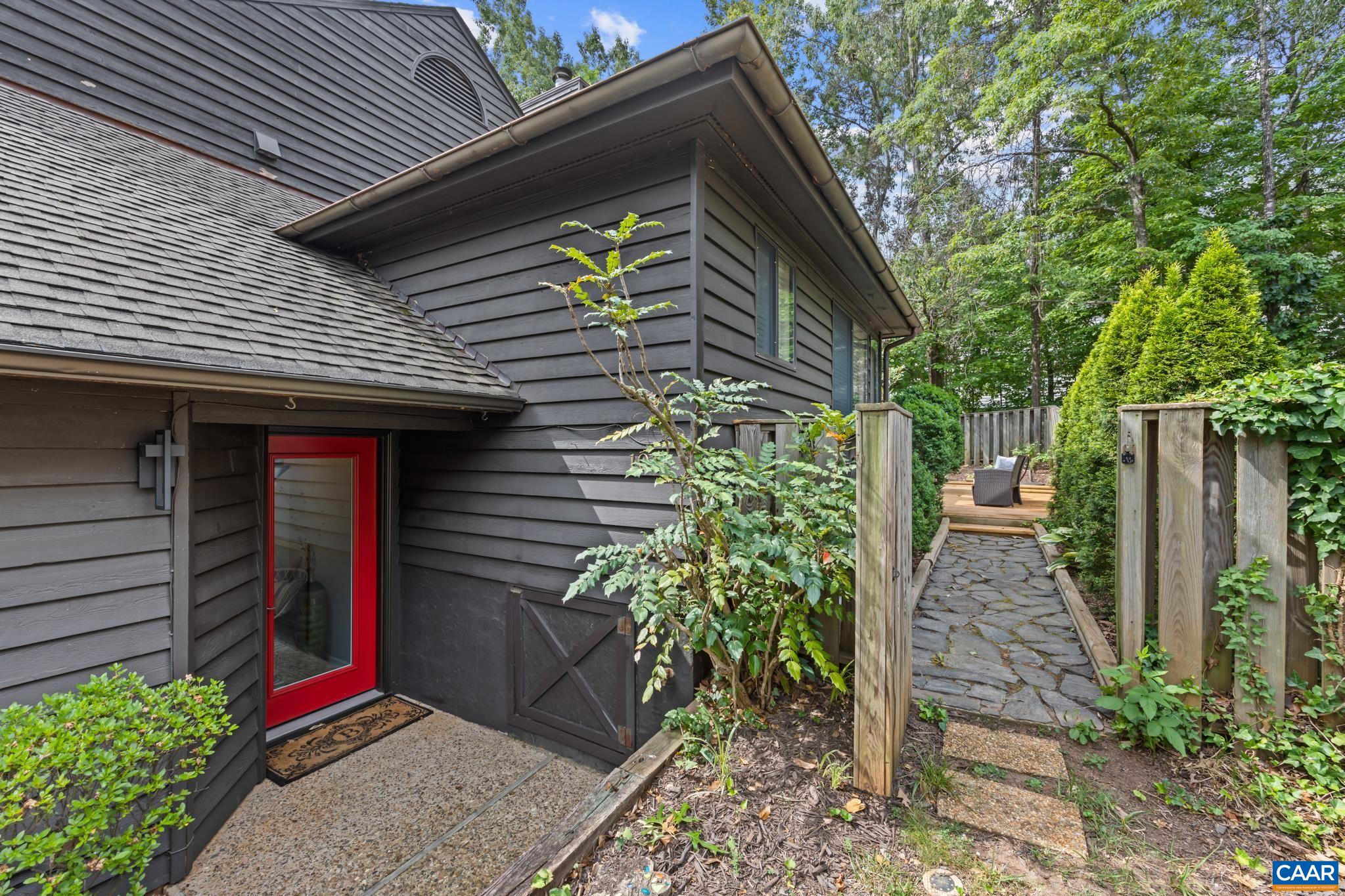101 BLITHE CT