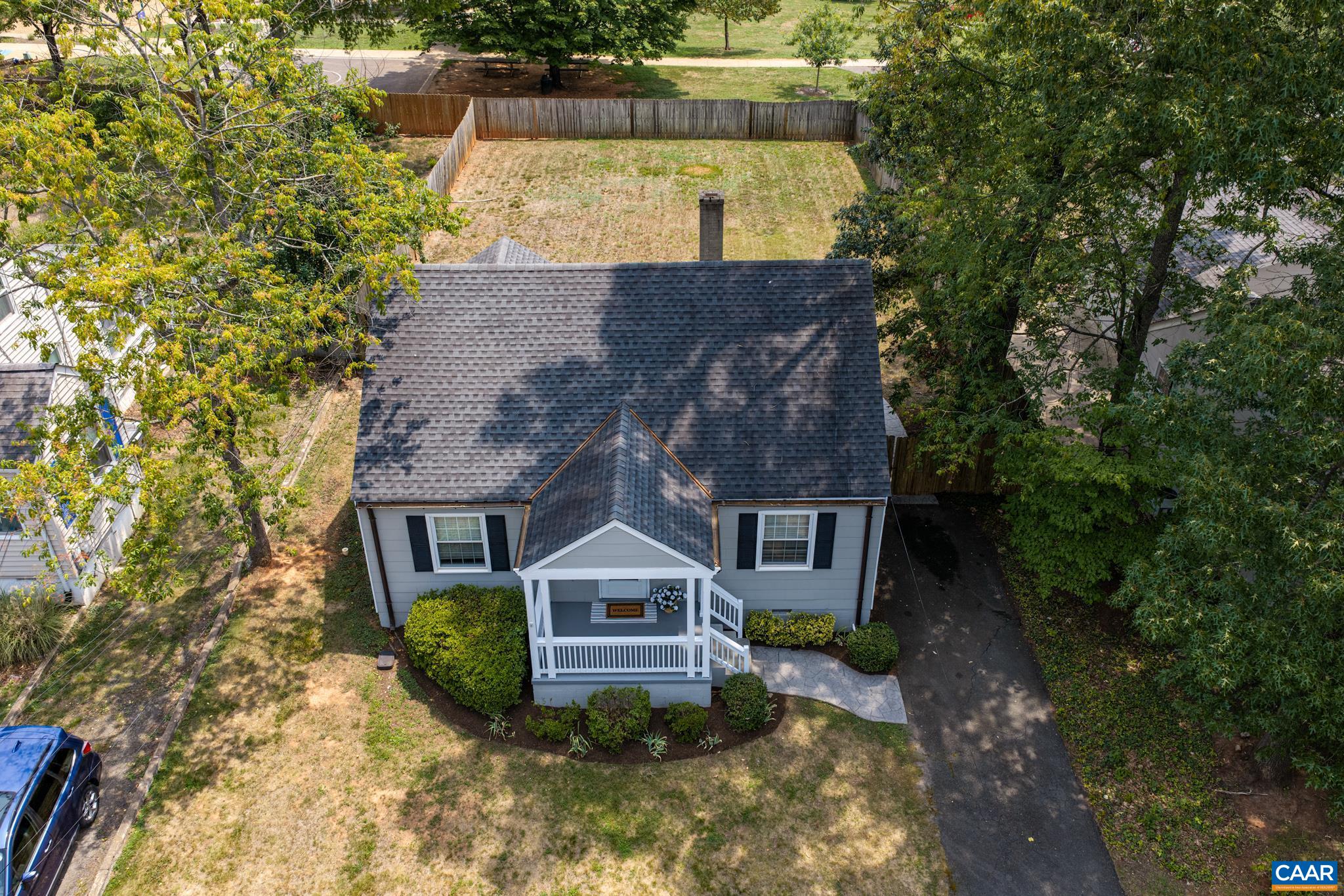 1602 ROSE HILL DR