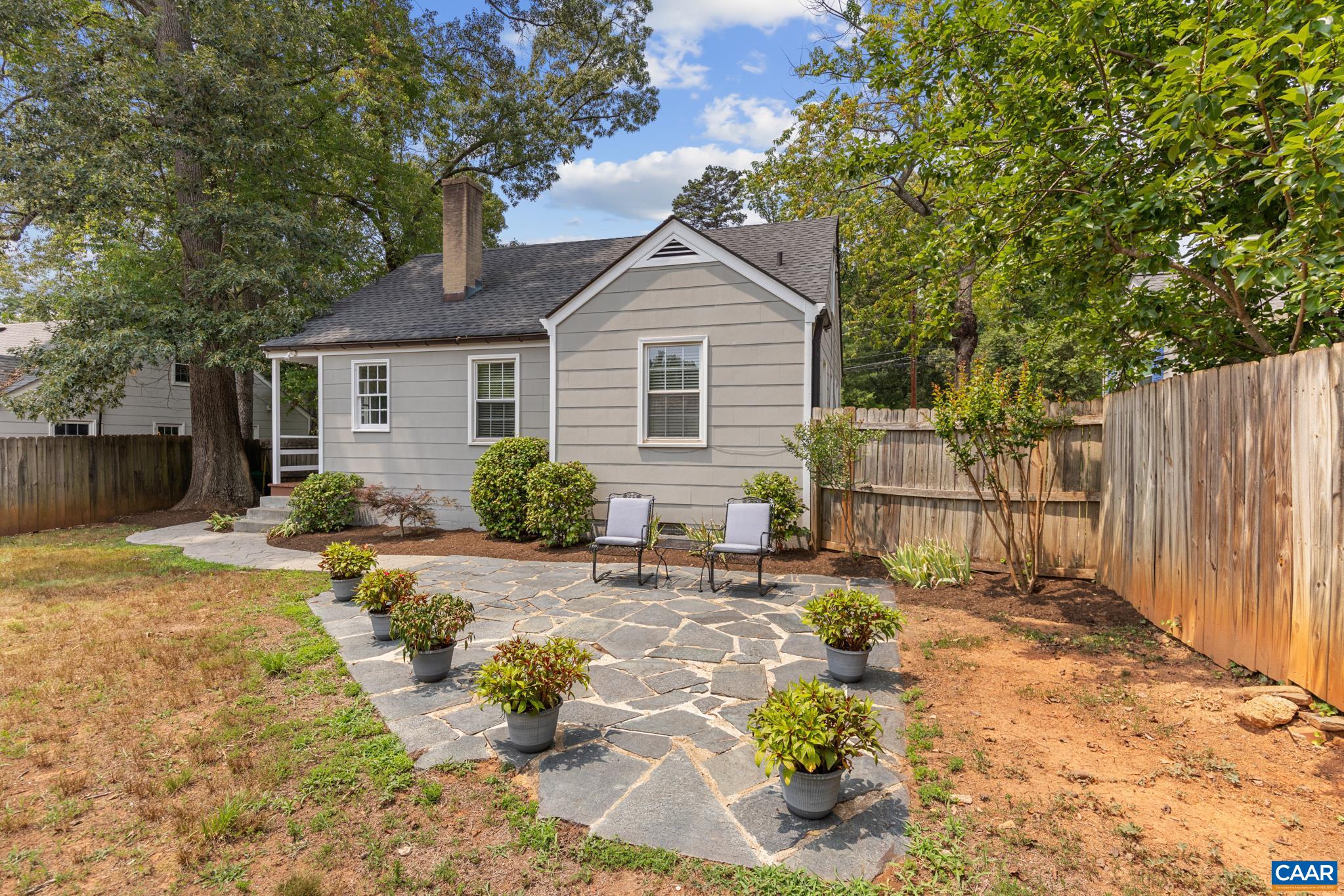 1602 ROSE HILL DR