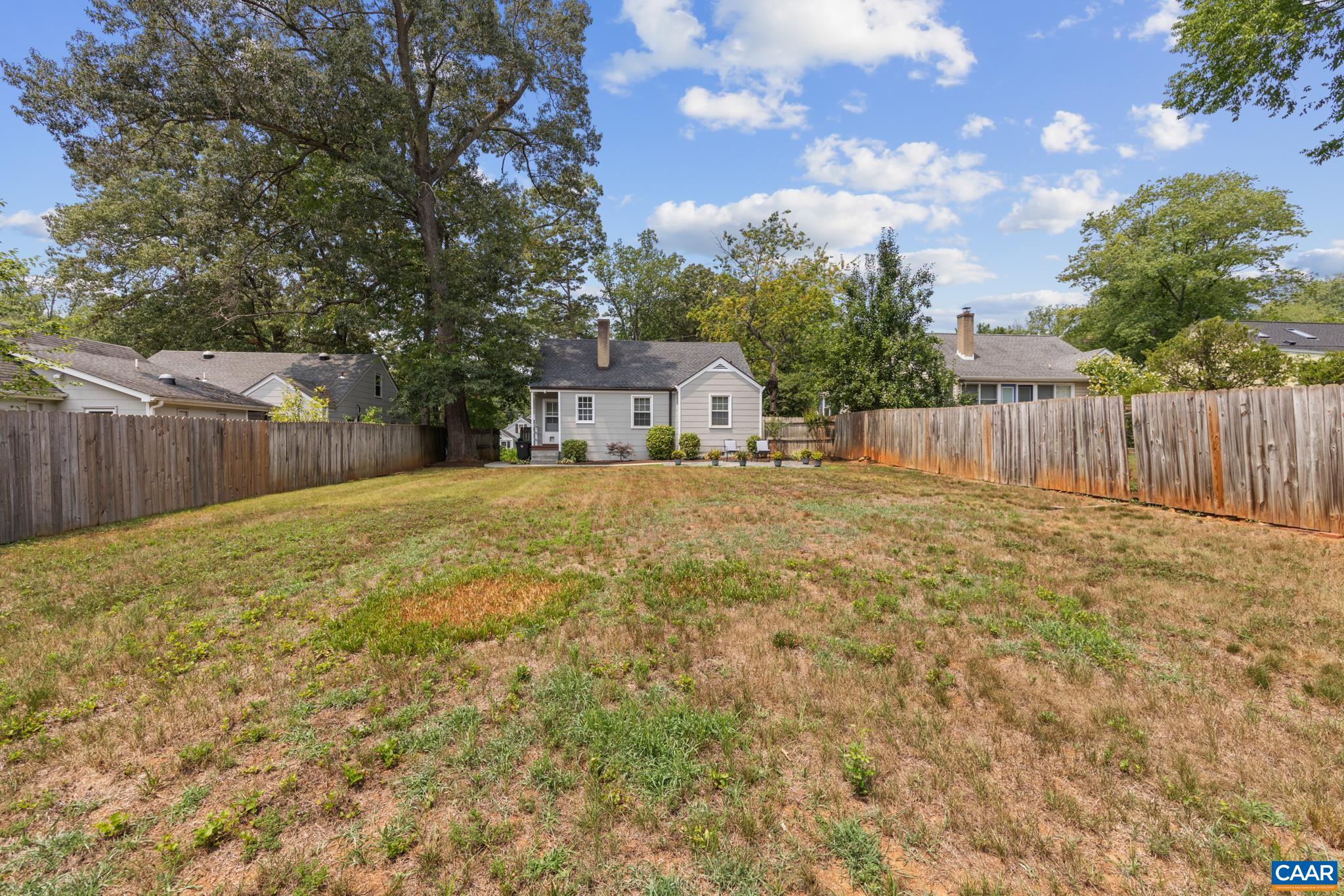 1602 ROSE HILL DR