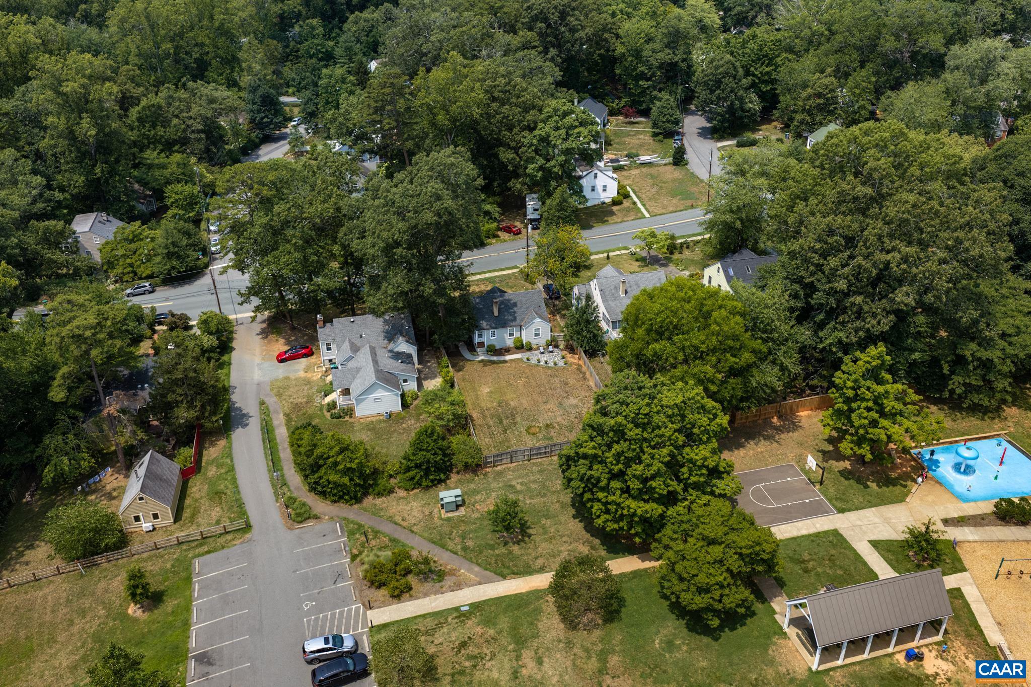 1602 ROSE HILL DR