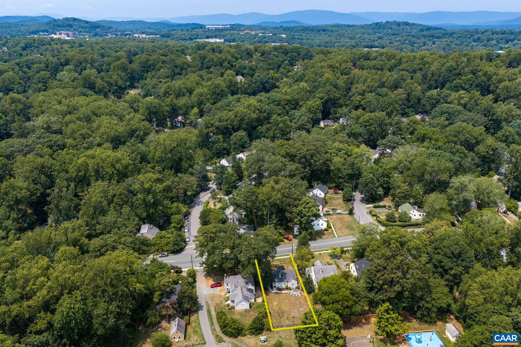 1602 ROSE HILL DR