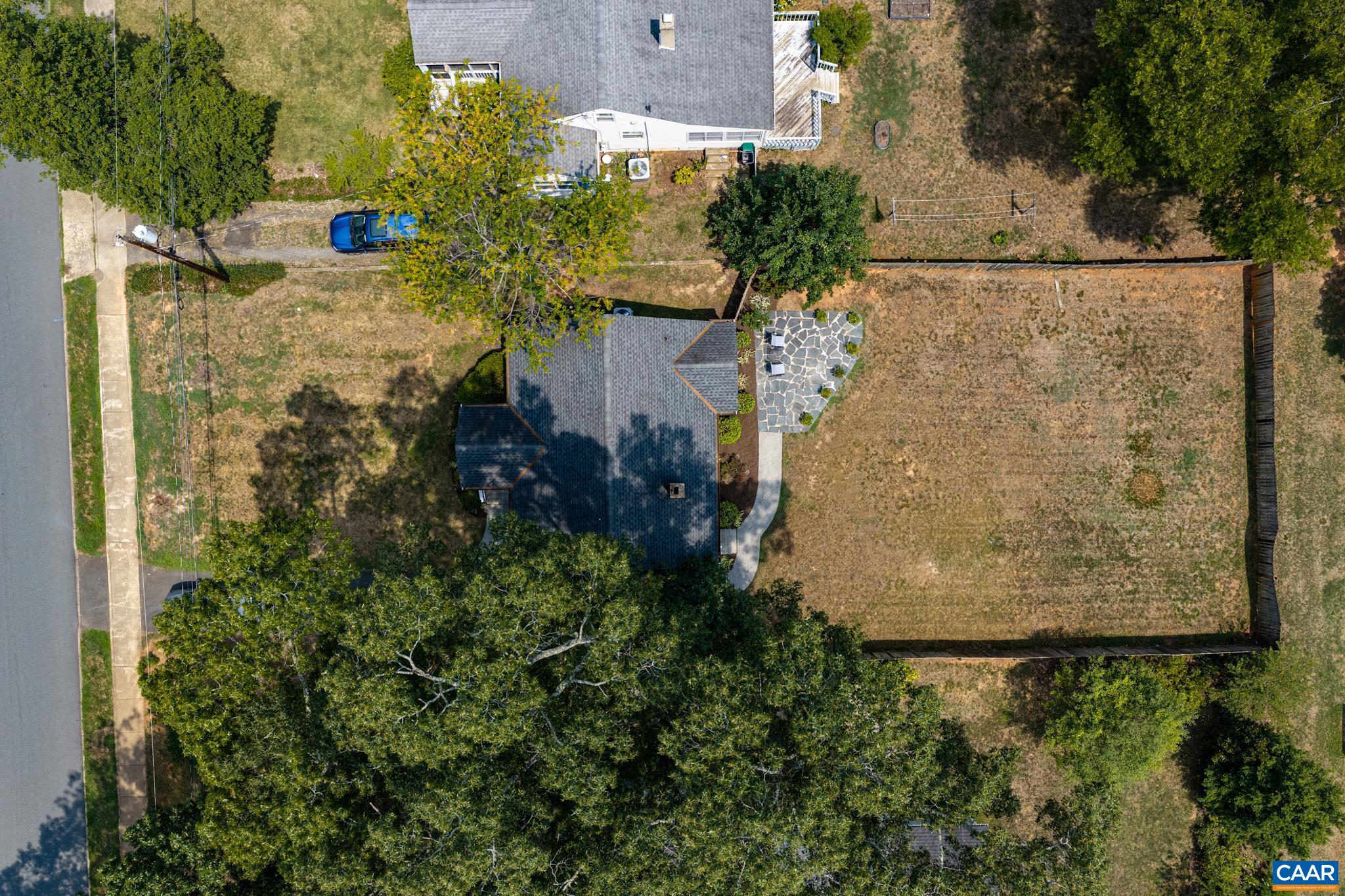 1602 ROSE HILL DR