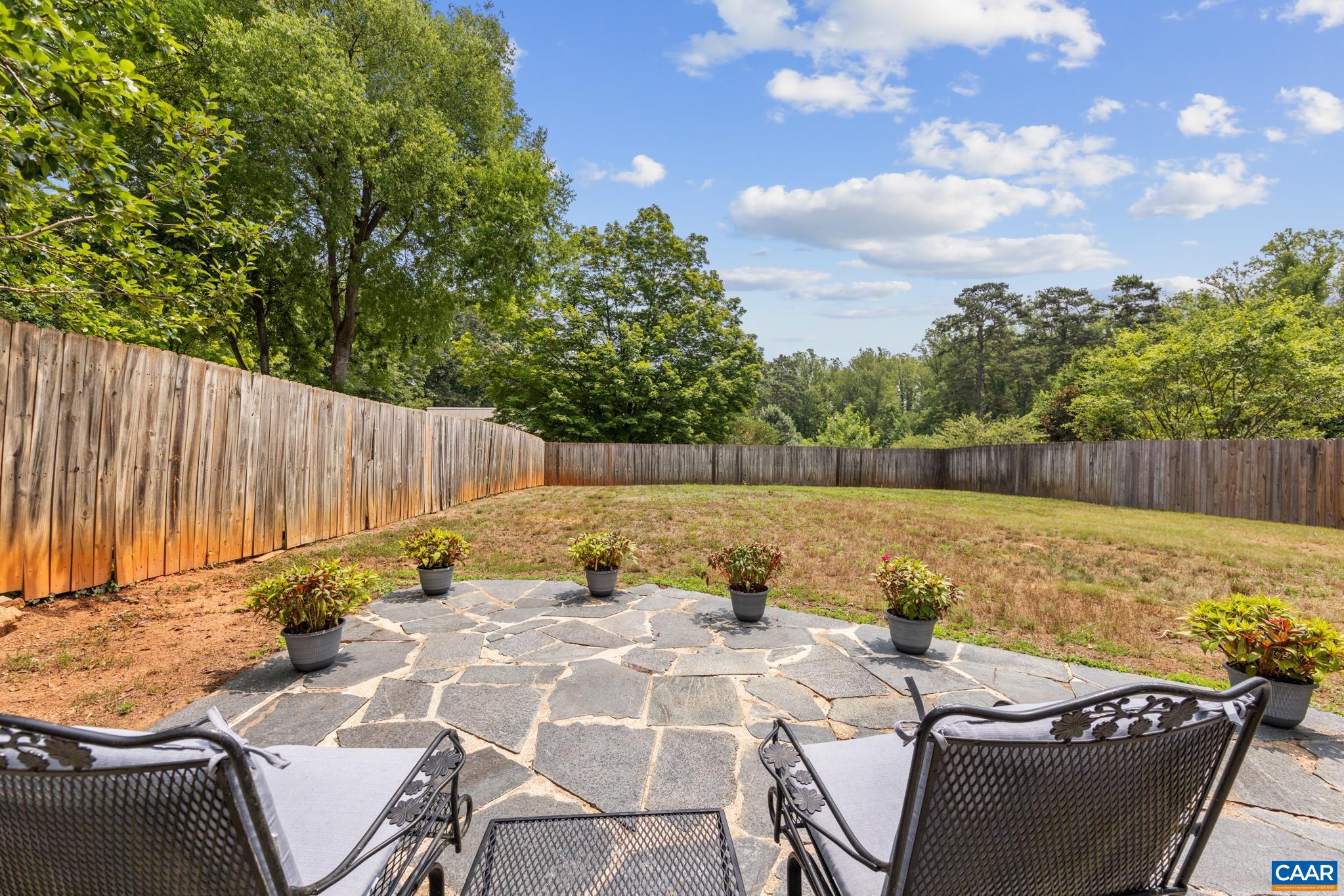 1602 ROSE HILL DR