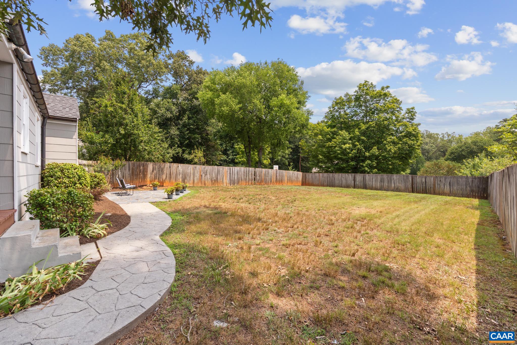 1602 ROSE HILL DR