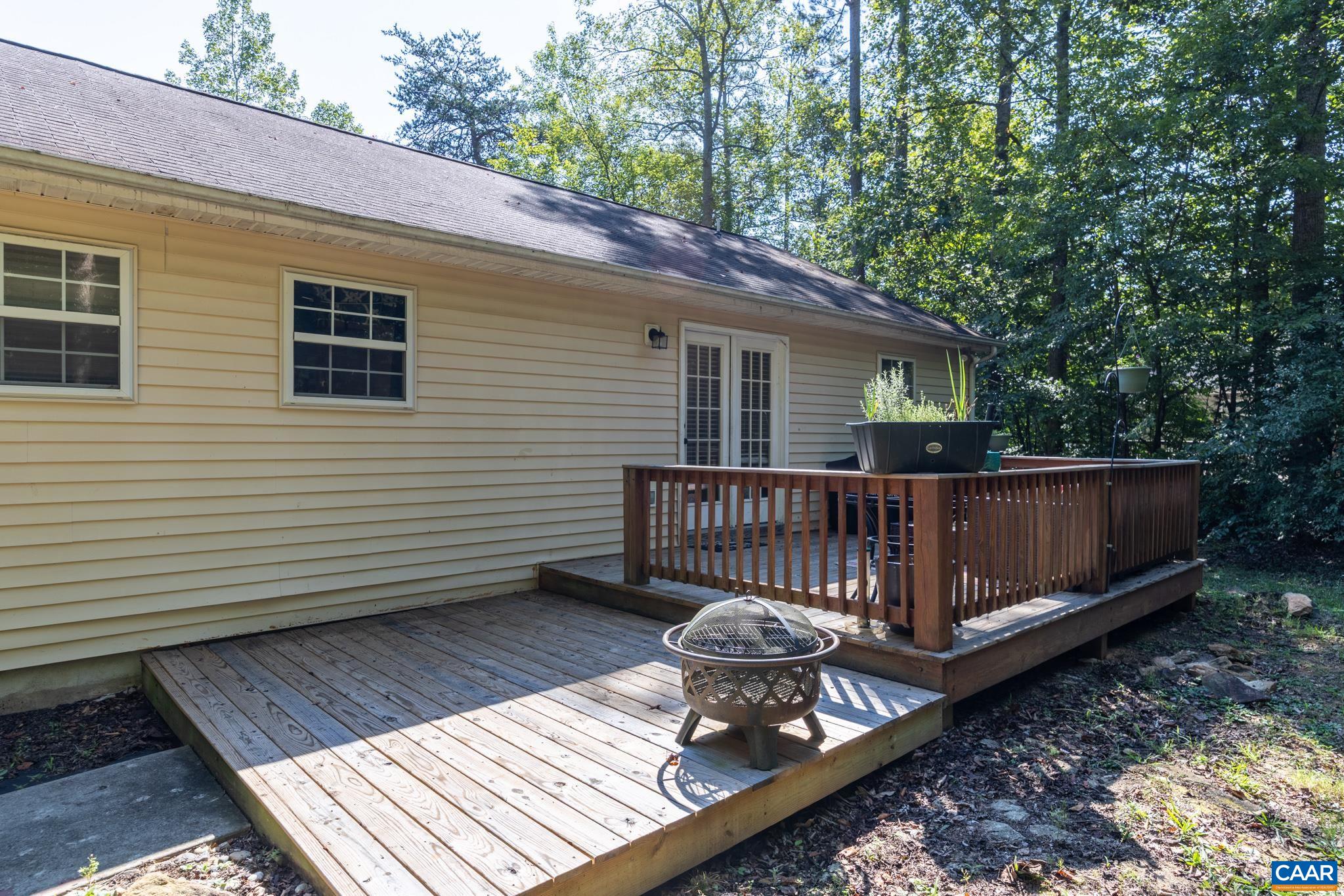 10 IROQUOIS WAY