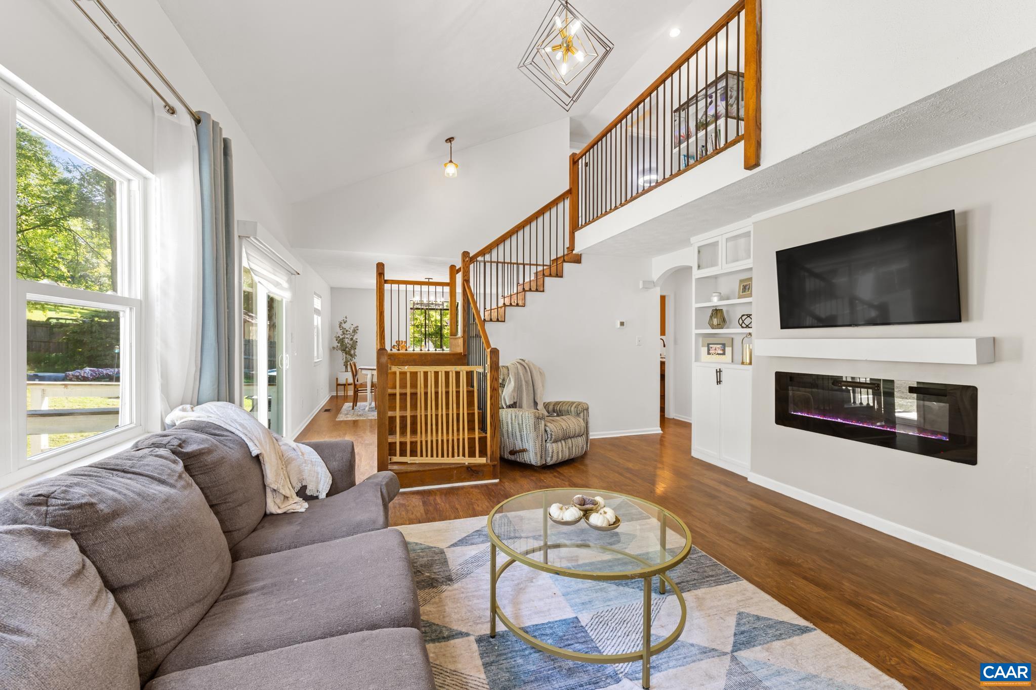 421 SUNSET DR