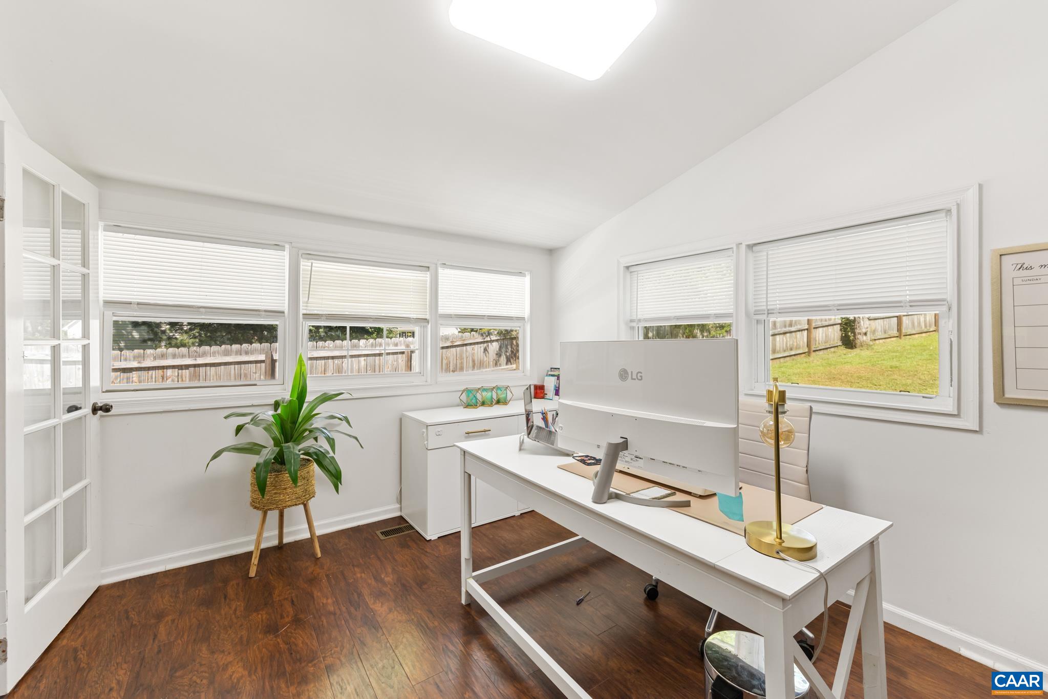421 SUNSET DR