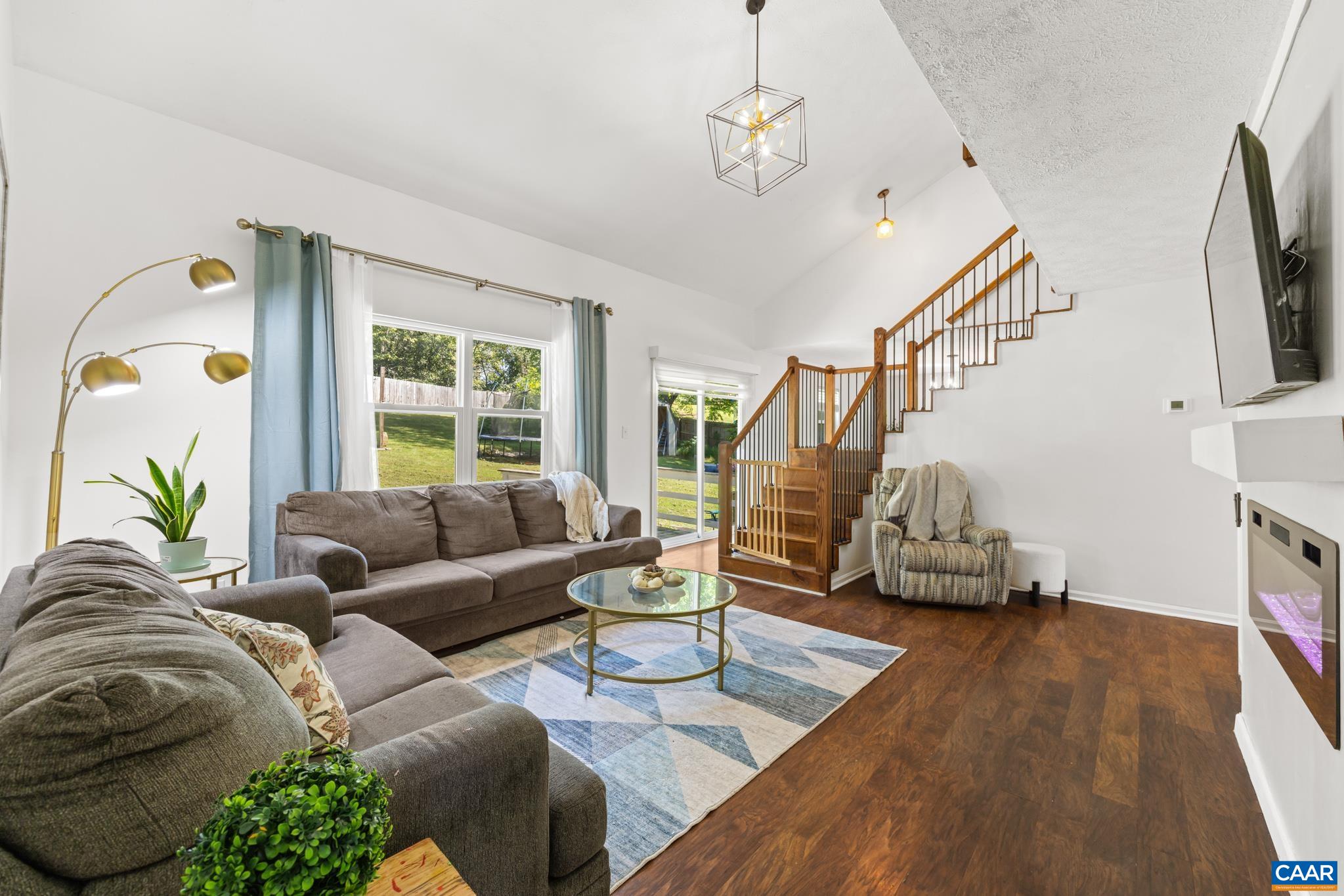 421 SUNSET DR